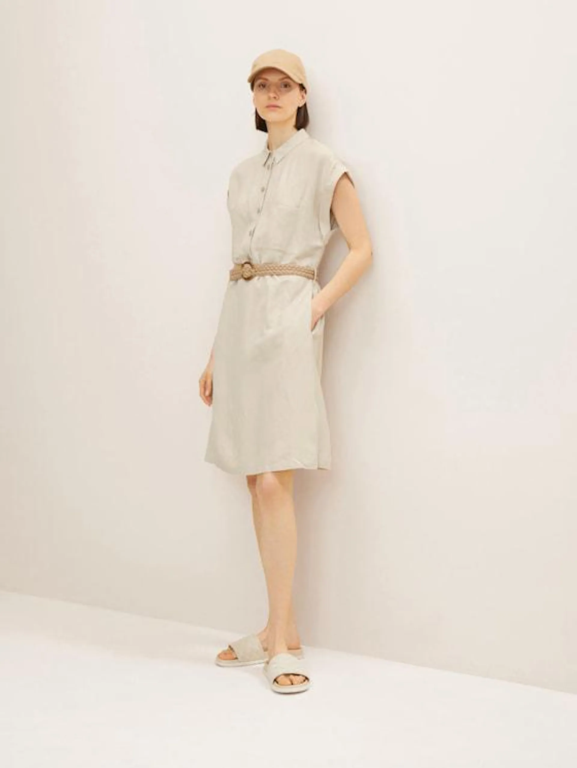 Dress with linen