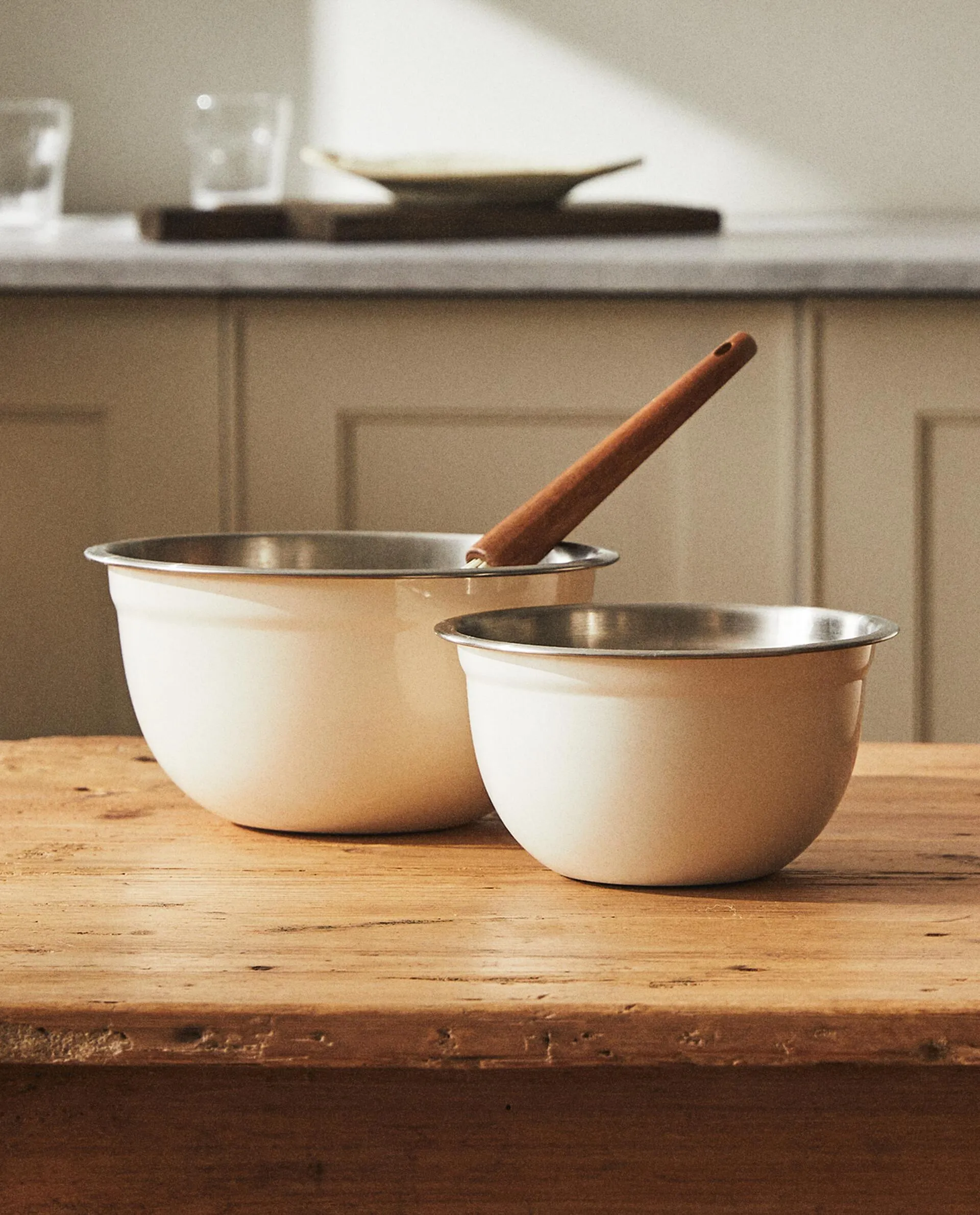 STACKABLE KITCHEN MIXING BOWL