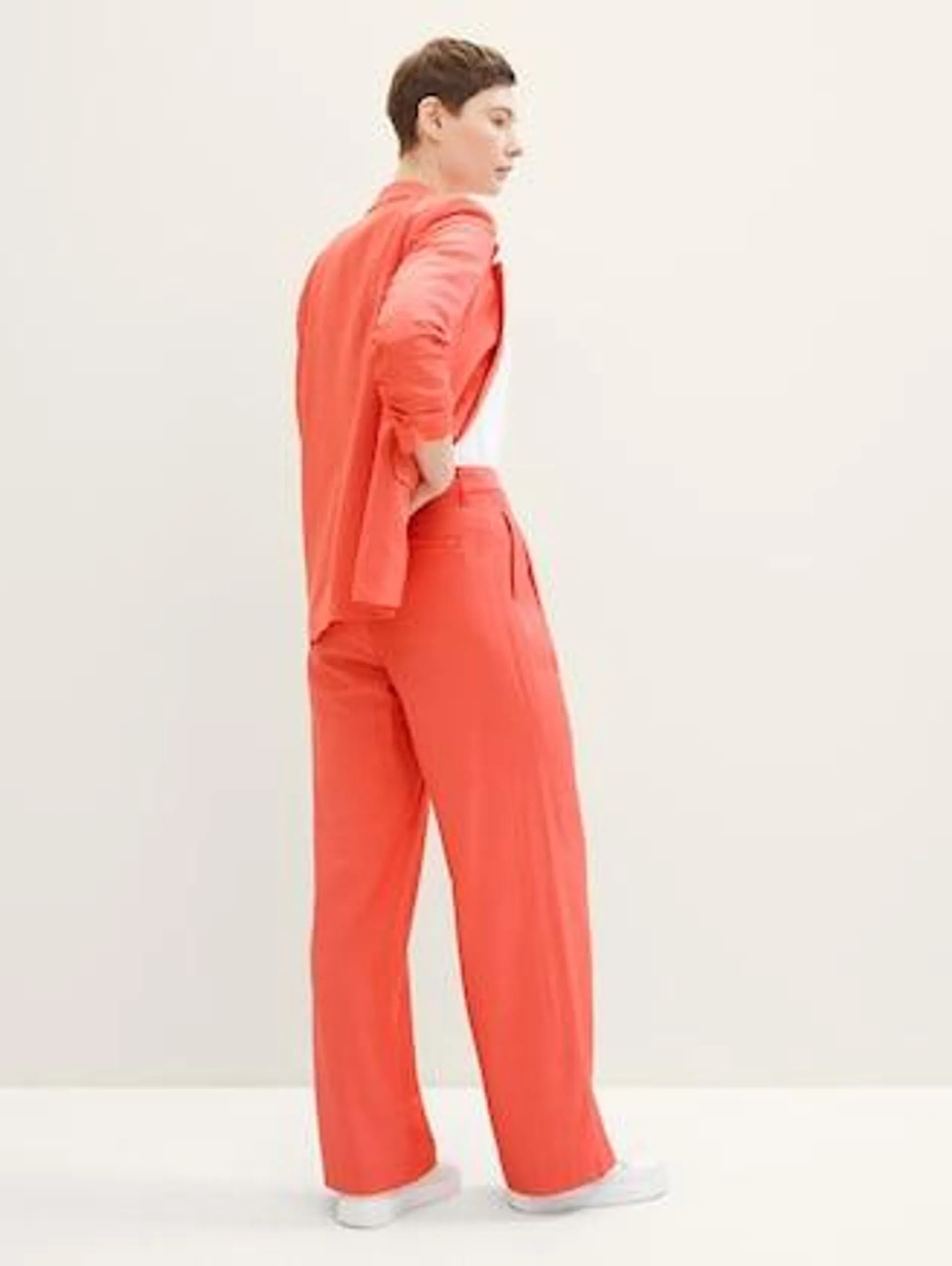 Wide leg trousers