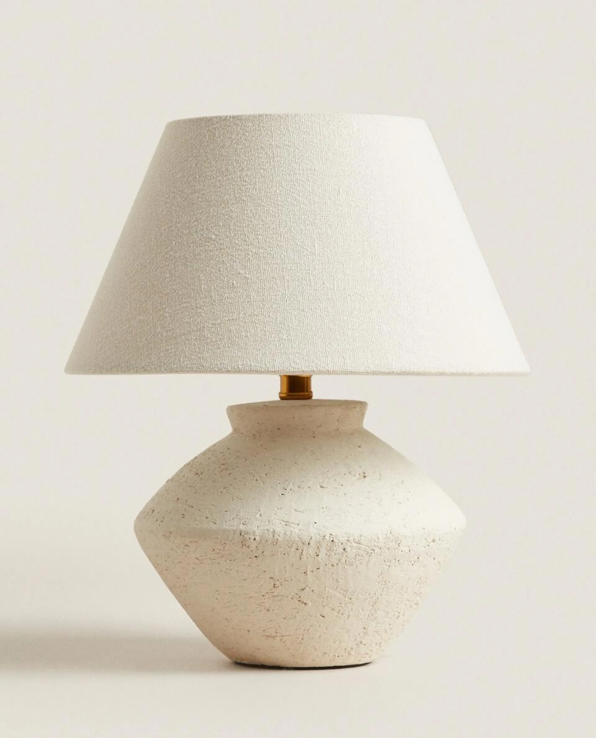 SMALL TABLE LAMP WITH EARTHENWARE BASE