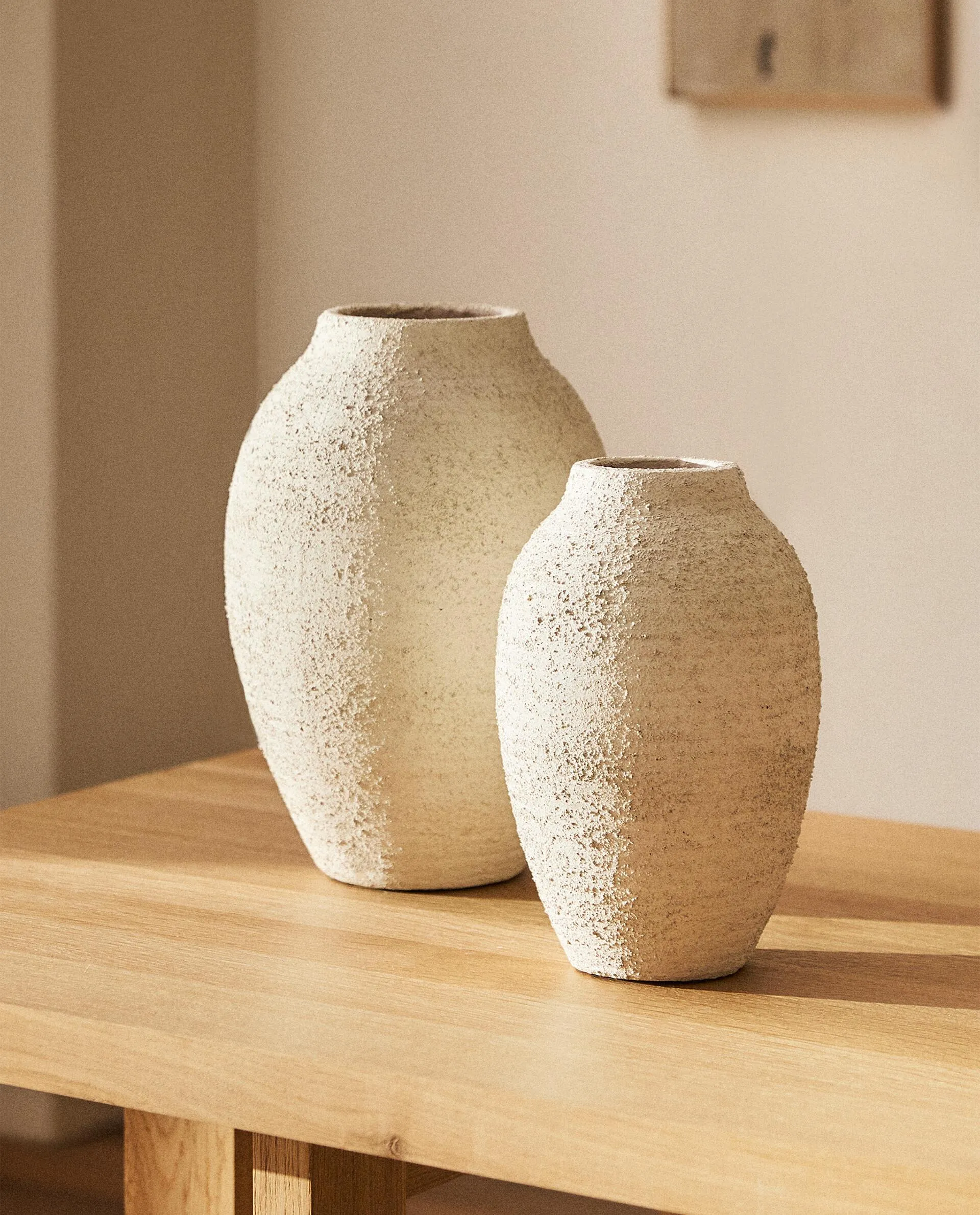 ROUGH-EFFECT CERAMIC VASE