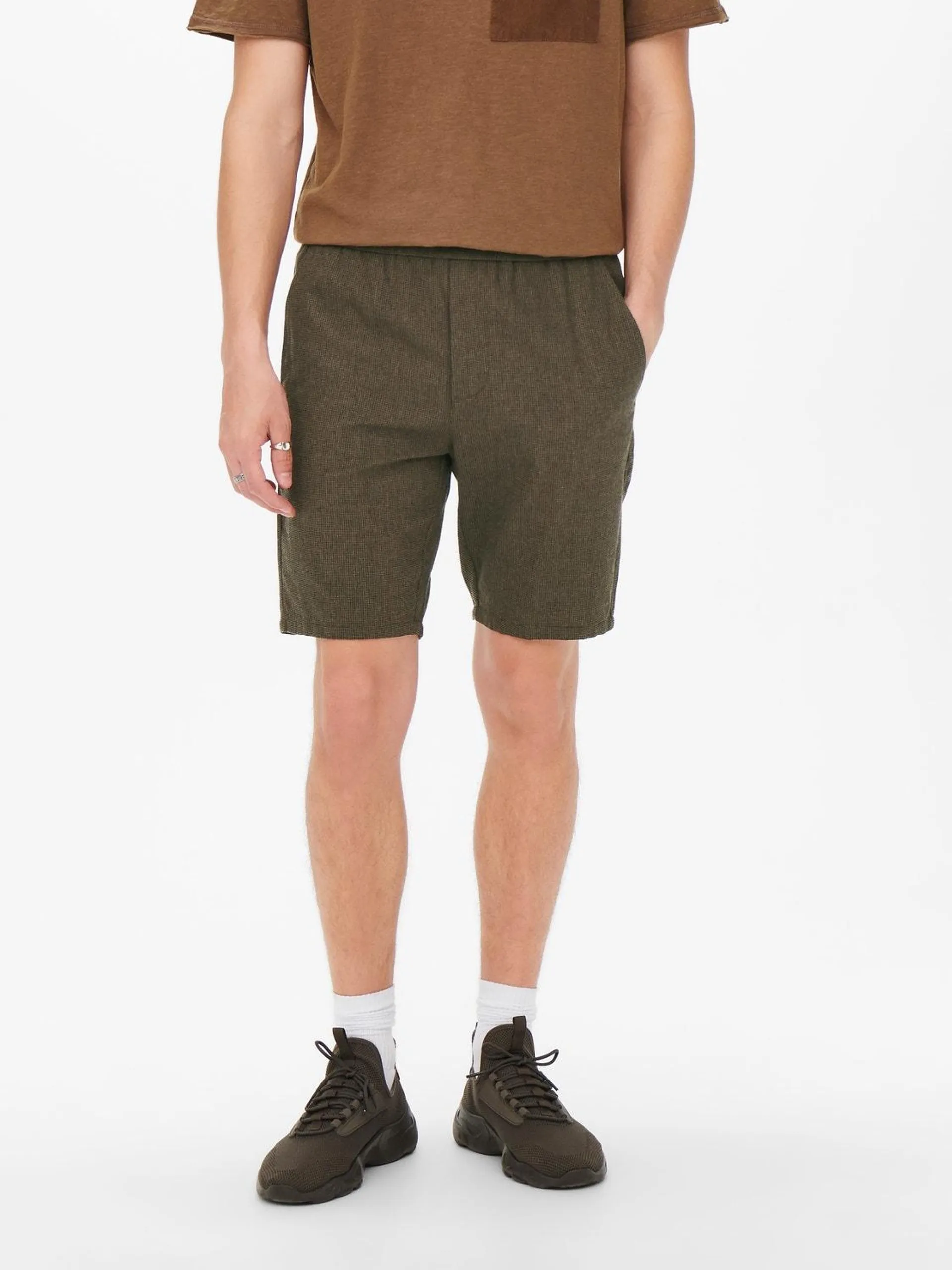 Tapered fit Mid waist Shorts