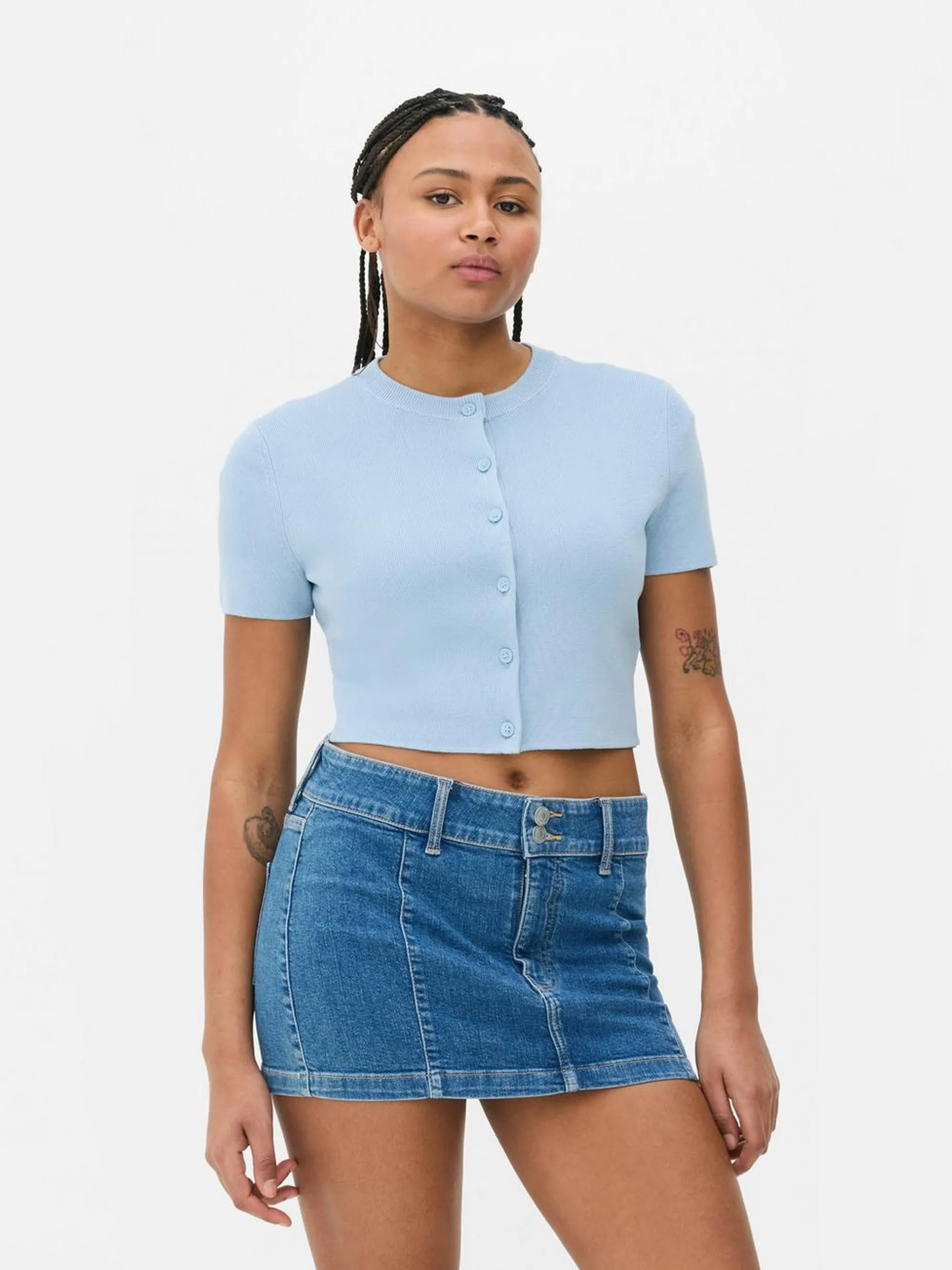 Kurzer Cardigan mit Knopfleiste