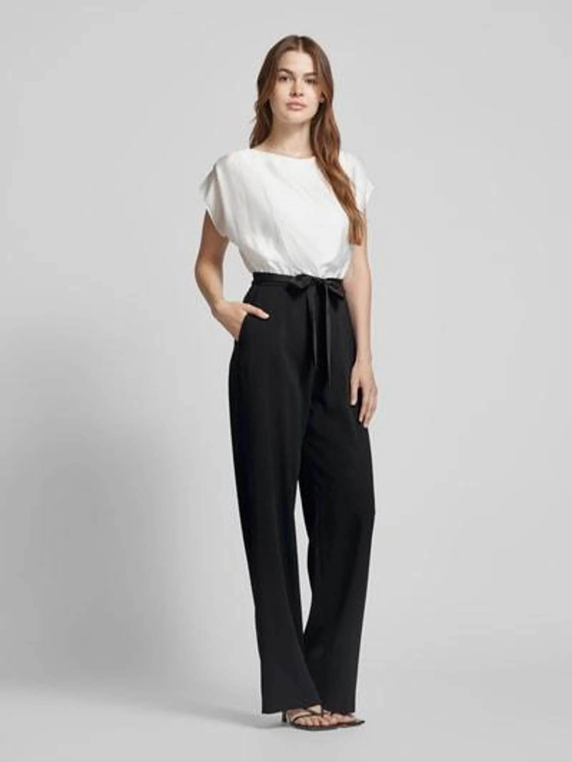 Jumpsuit mit Rundhalsausschnitt in black