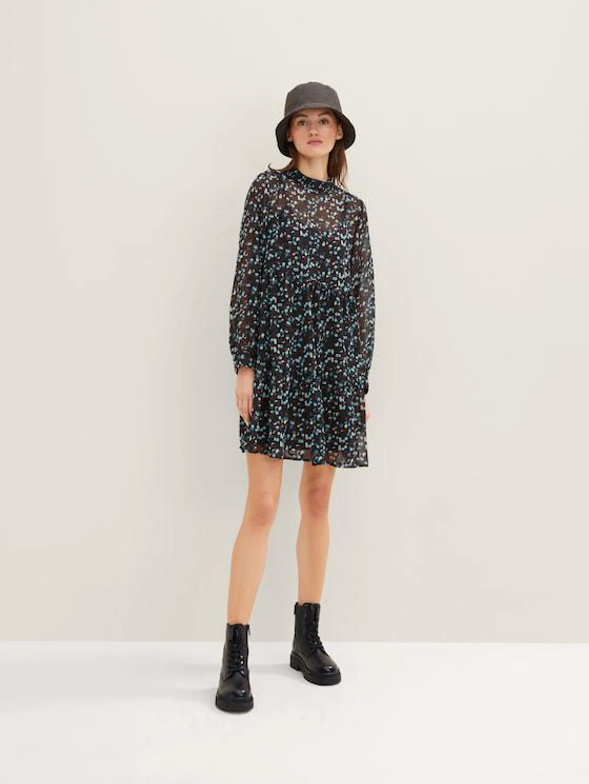 Mini dress made of flowing chiffon