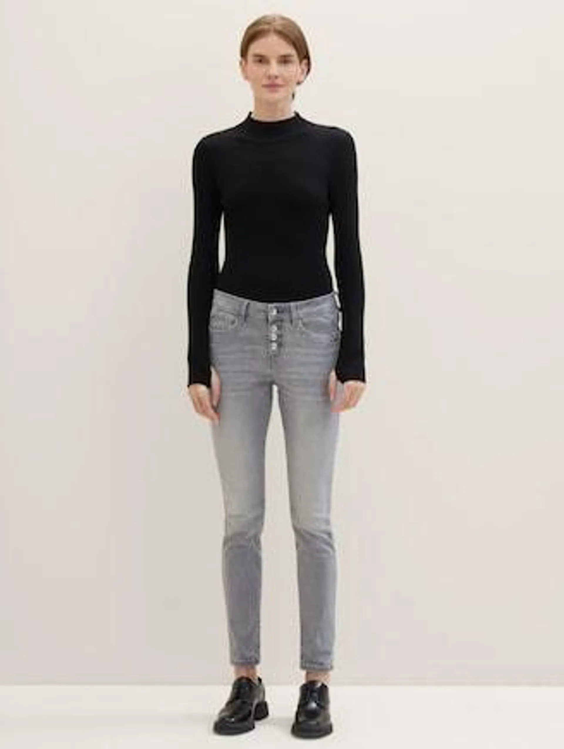 Tapered Relaxed Jeans mit Knopfleiste