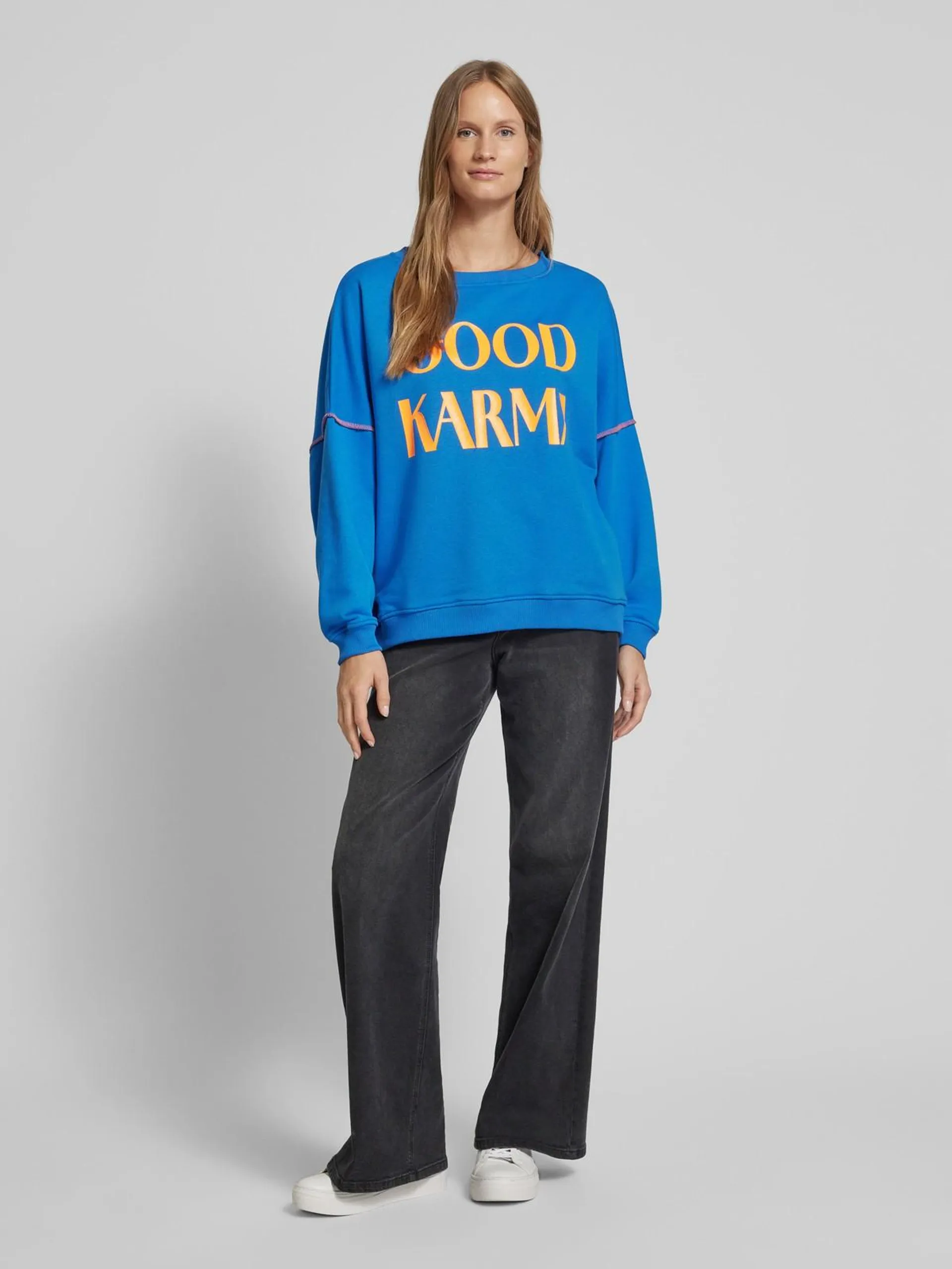 Oversized Sweatshirt mit Label-Print in royal