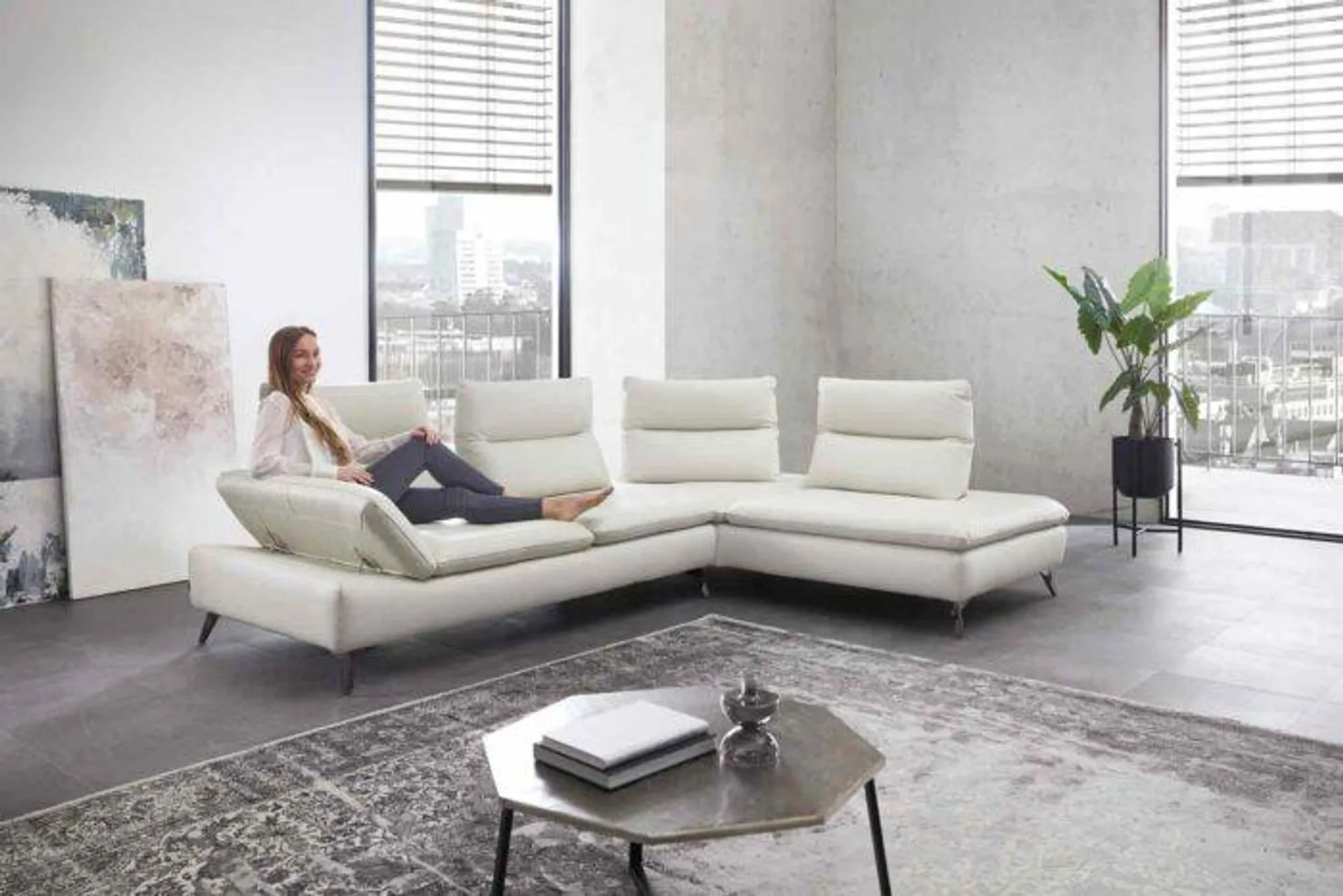 Design Ecksofa inkl. manueller Funktionen in Leder