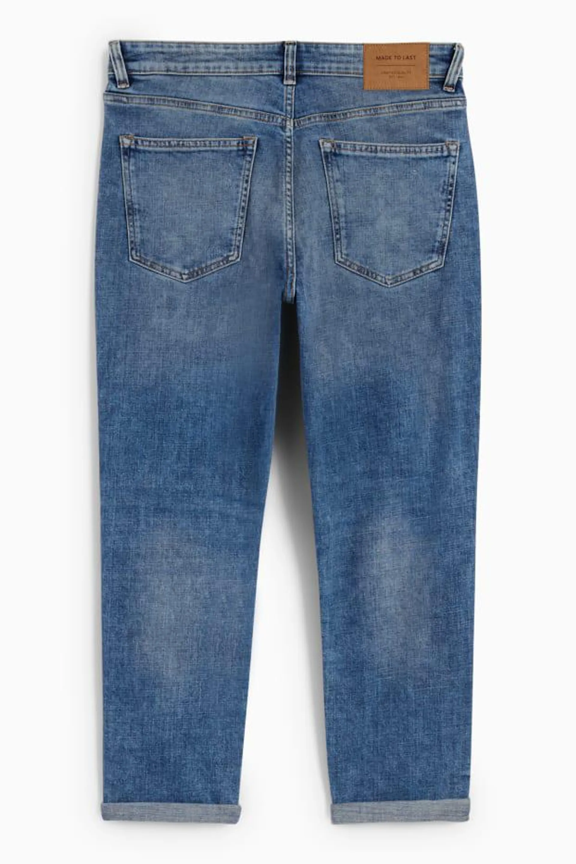 Boyfriend jeans - mid-rise waist