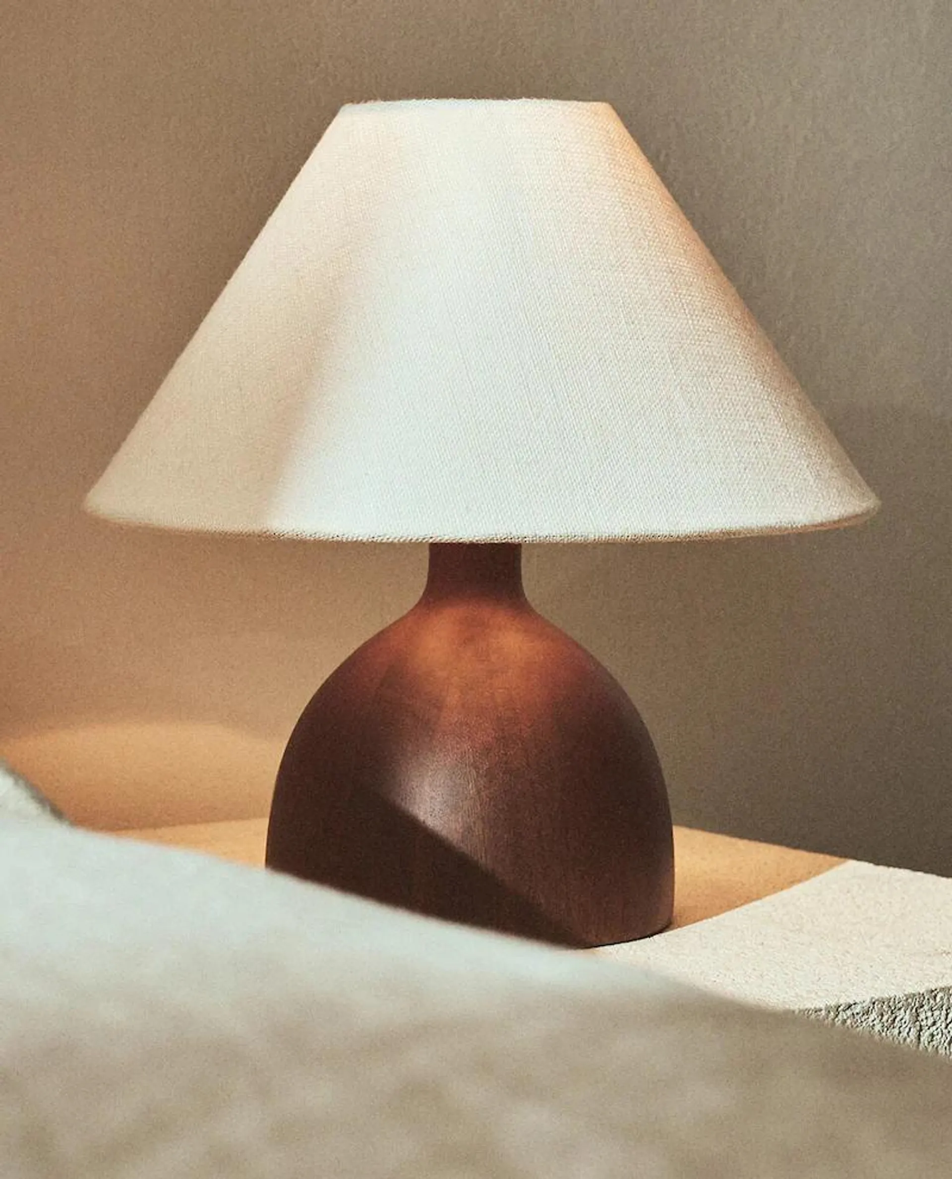 TABLE LAMP WITH MANGO WOOD BASE