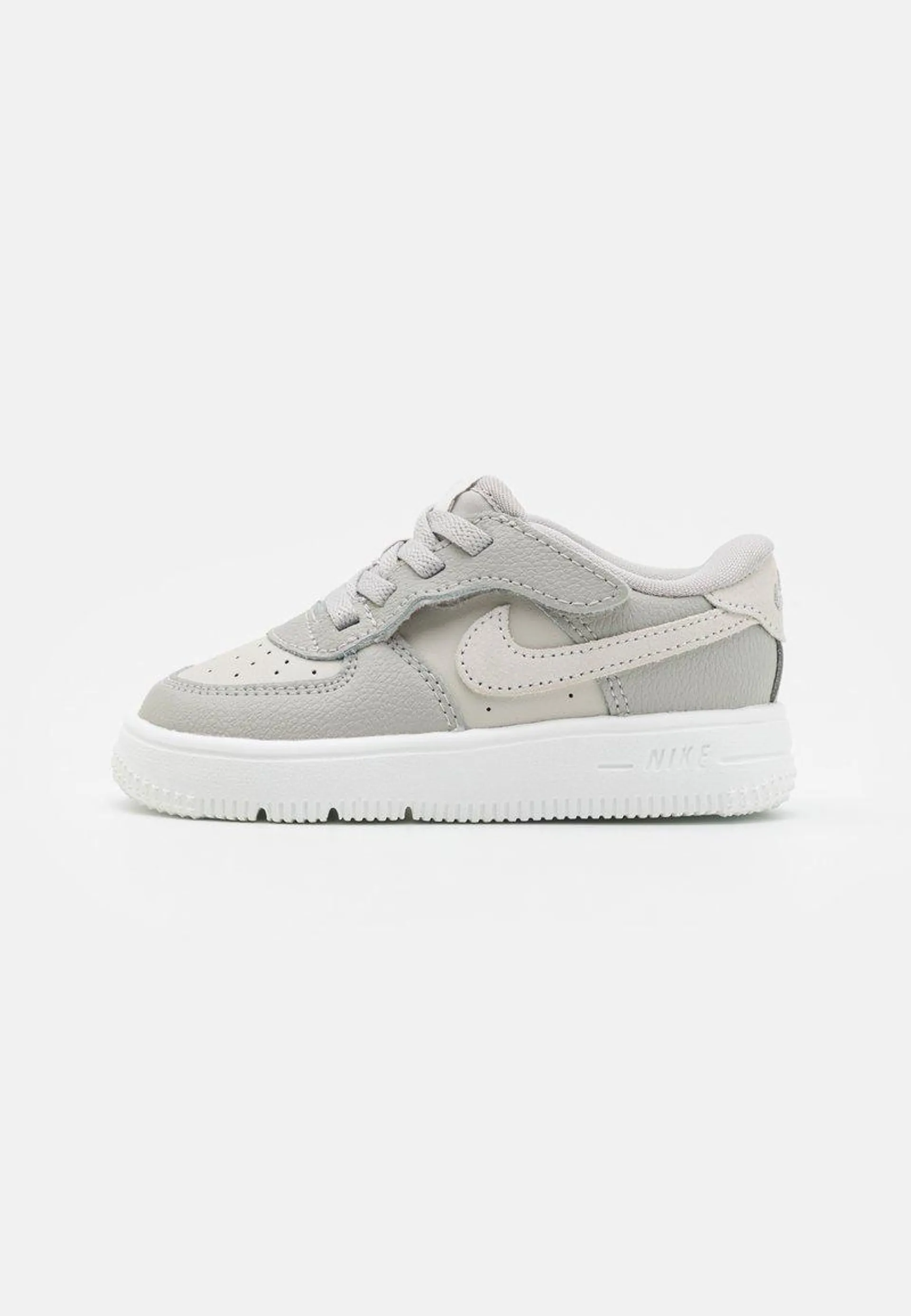 FORCE 1 EASYON LV8 UNISEX - Trainers