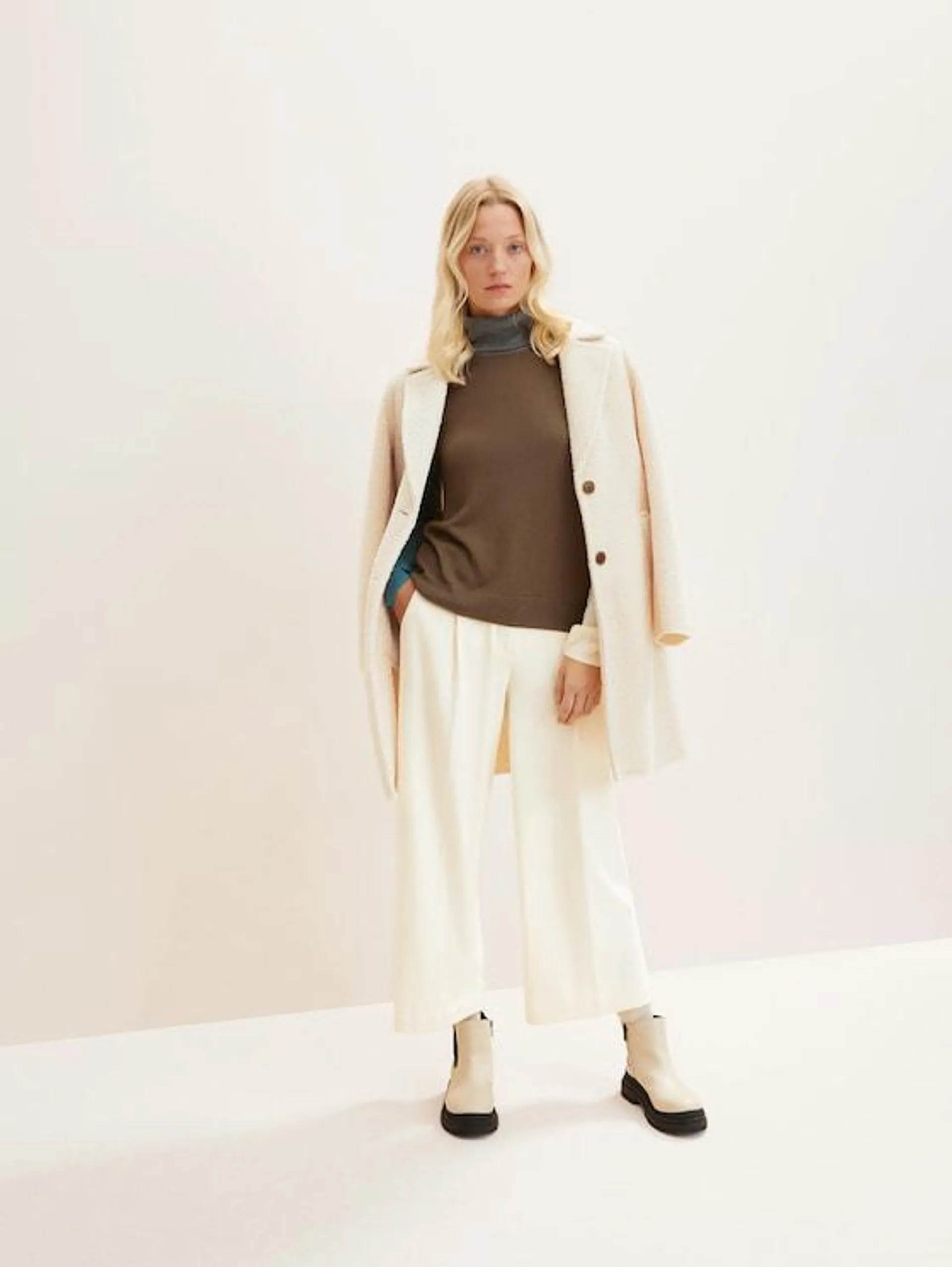 Turtleneck sweater with colour blocking