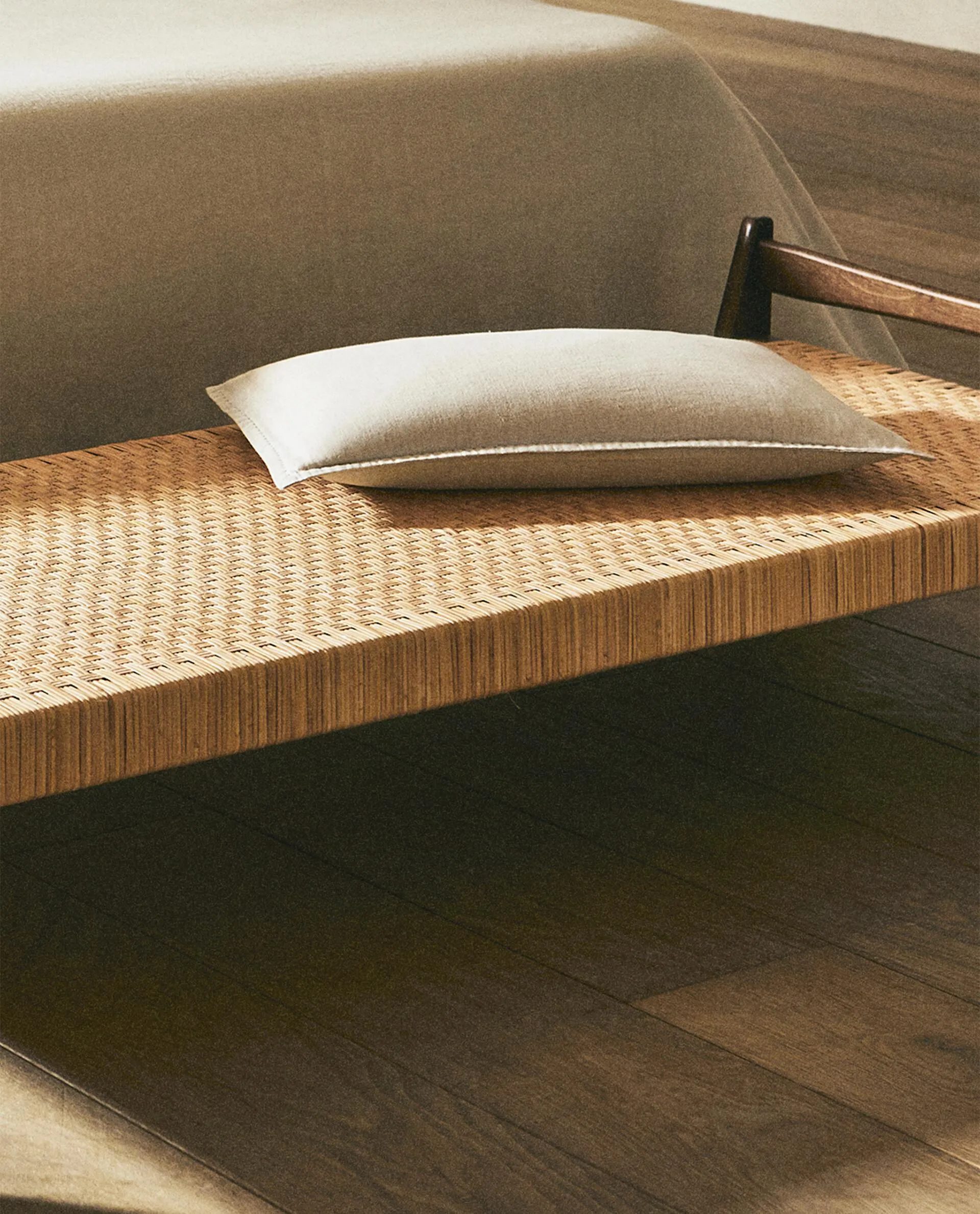 WOOD AND RATTAN DAY BED