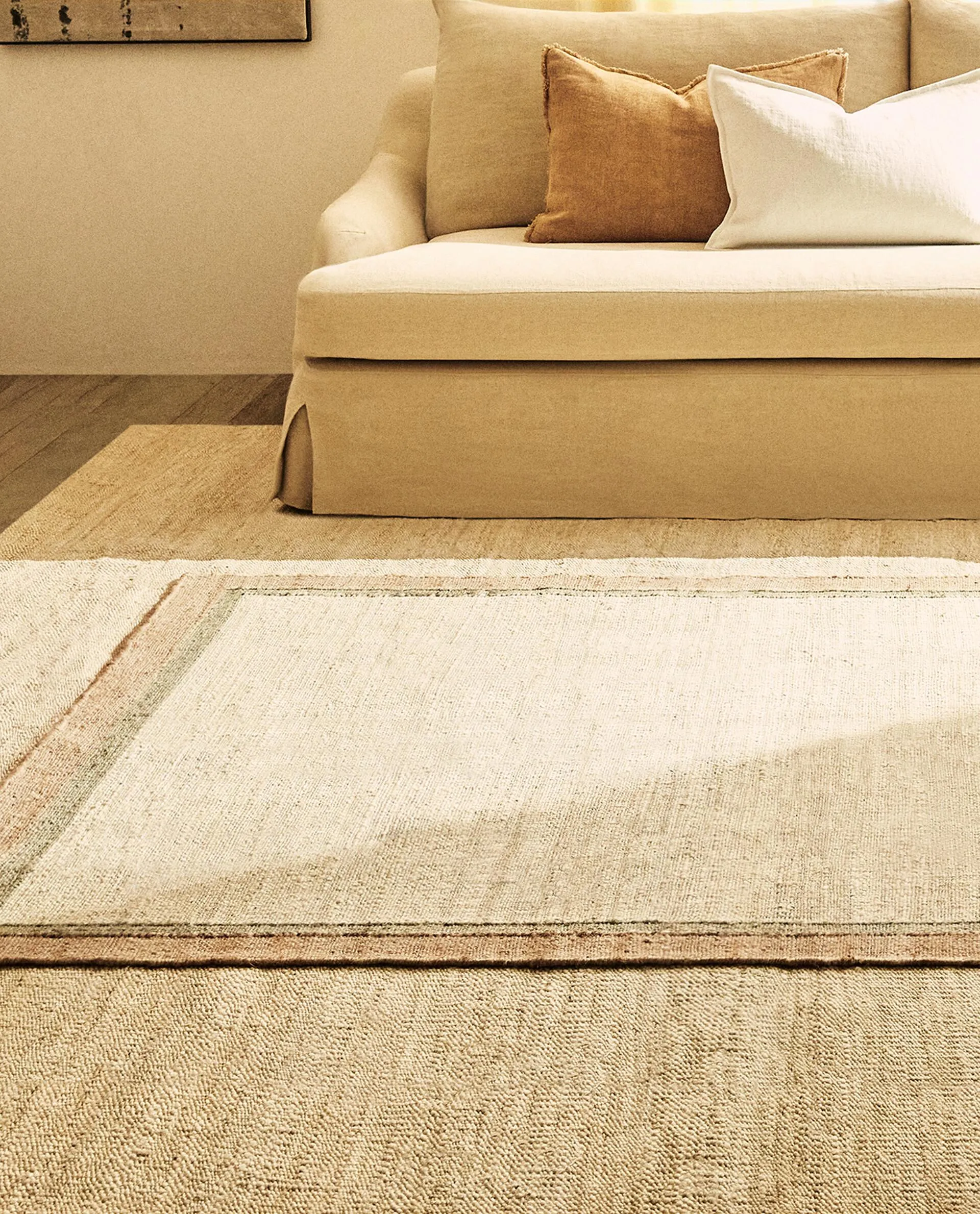 RECTANGULAR JUTE RUG WITH CONTRAST BORDER