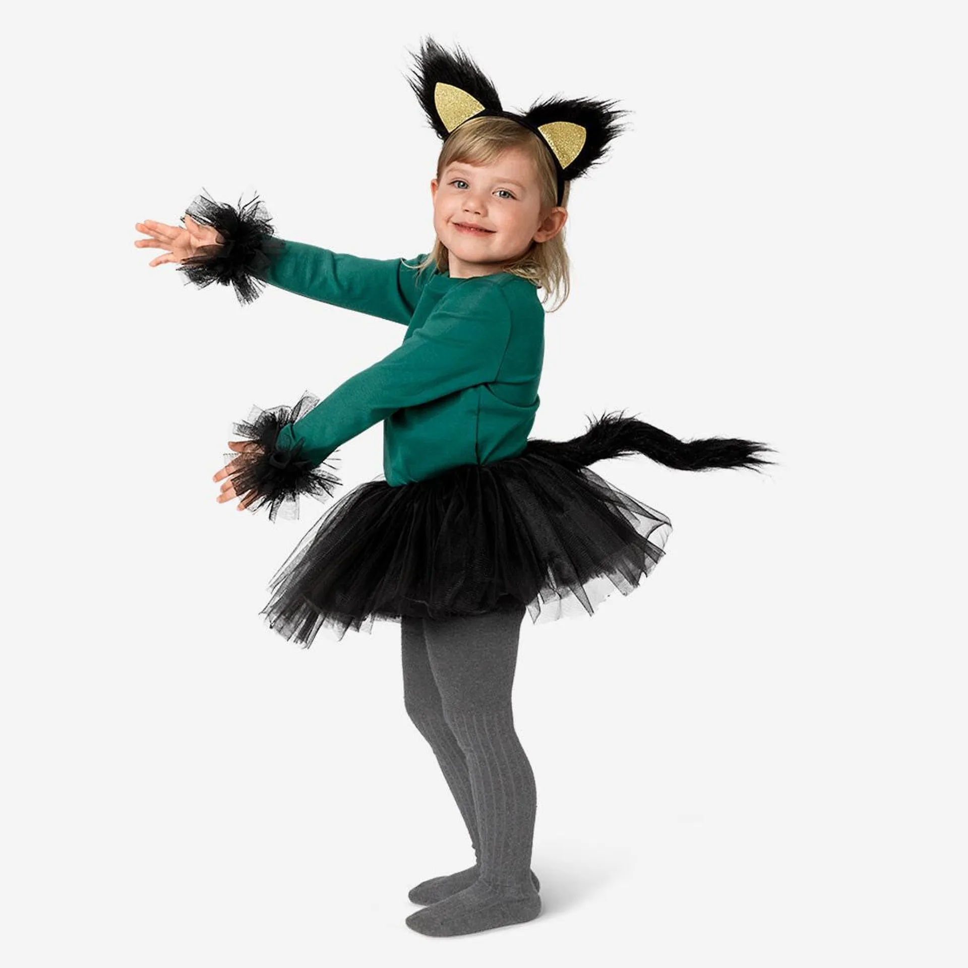 Costume. 3-6 years