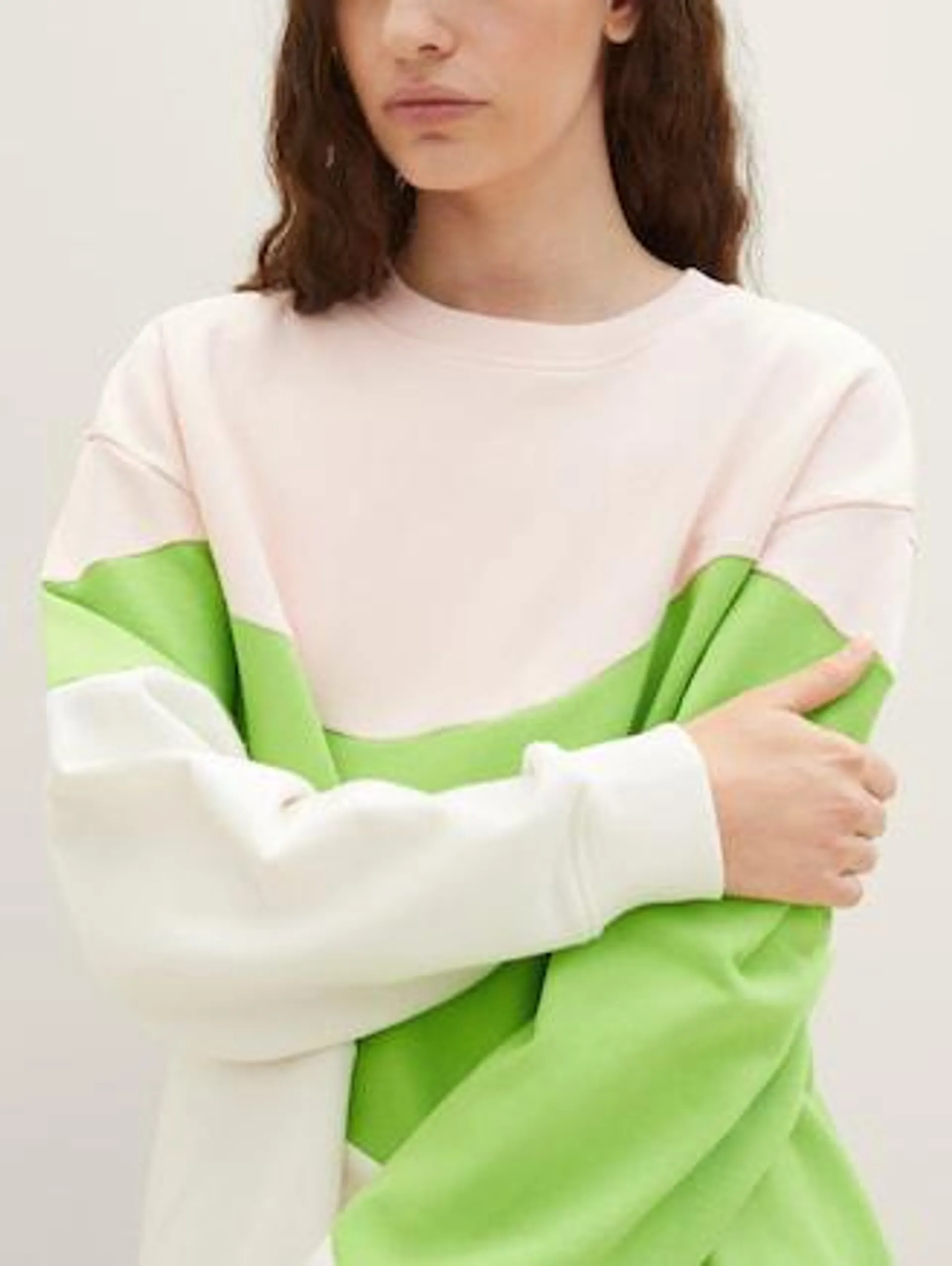 Sweatshirt with colour blocking