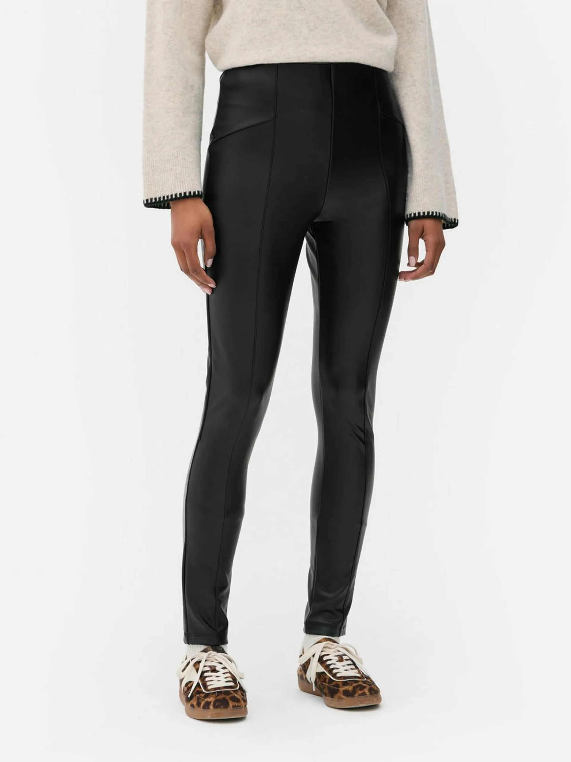 Glatte Leggings in Kunstlederoptik