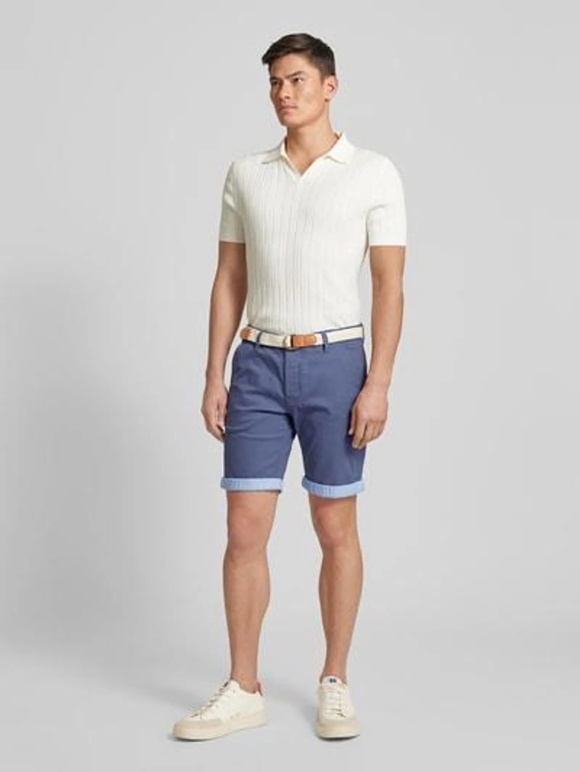 Slim Fit Bermudas mit Gürtel in bleu