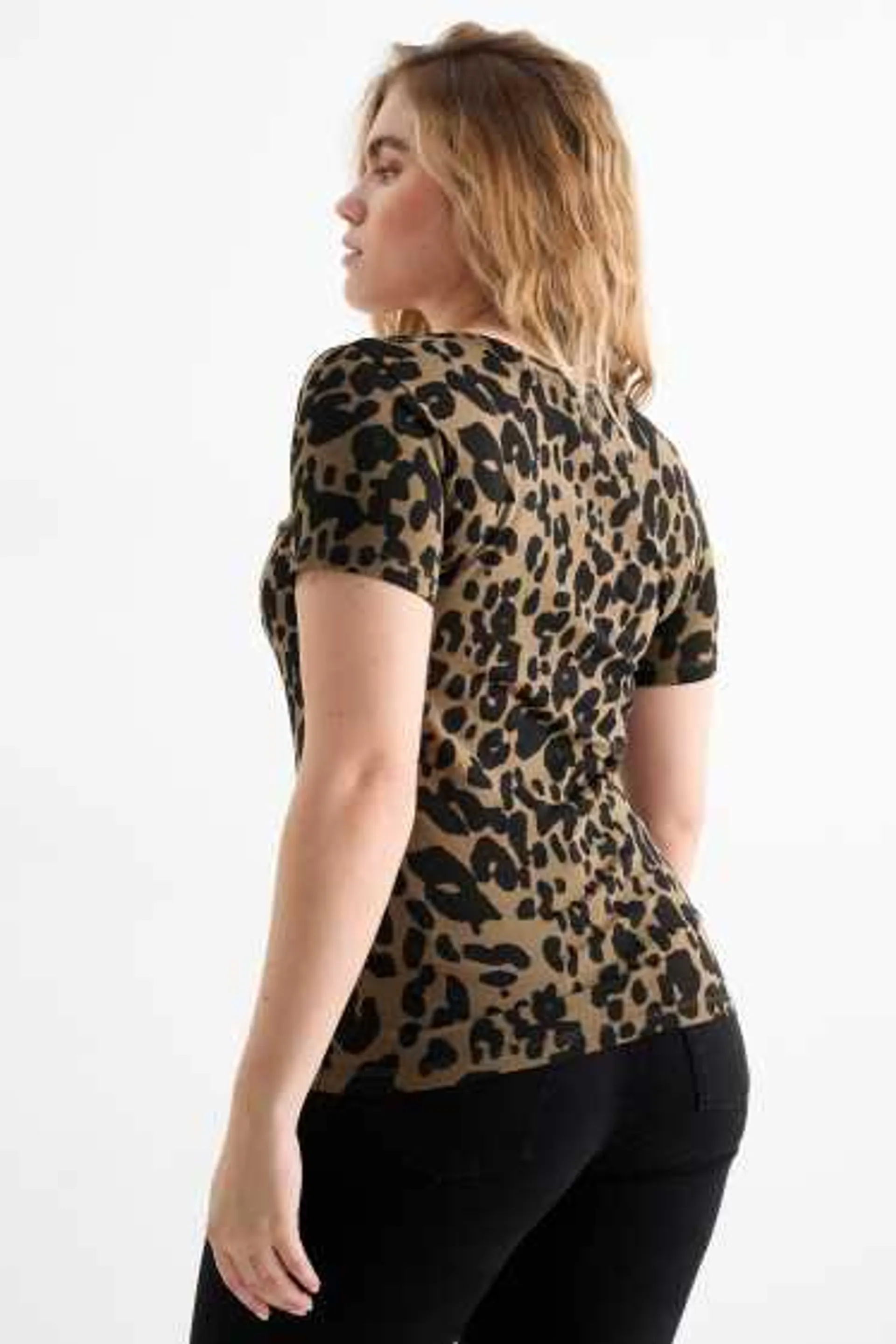 Basic V-neck T-shirt - leopard print