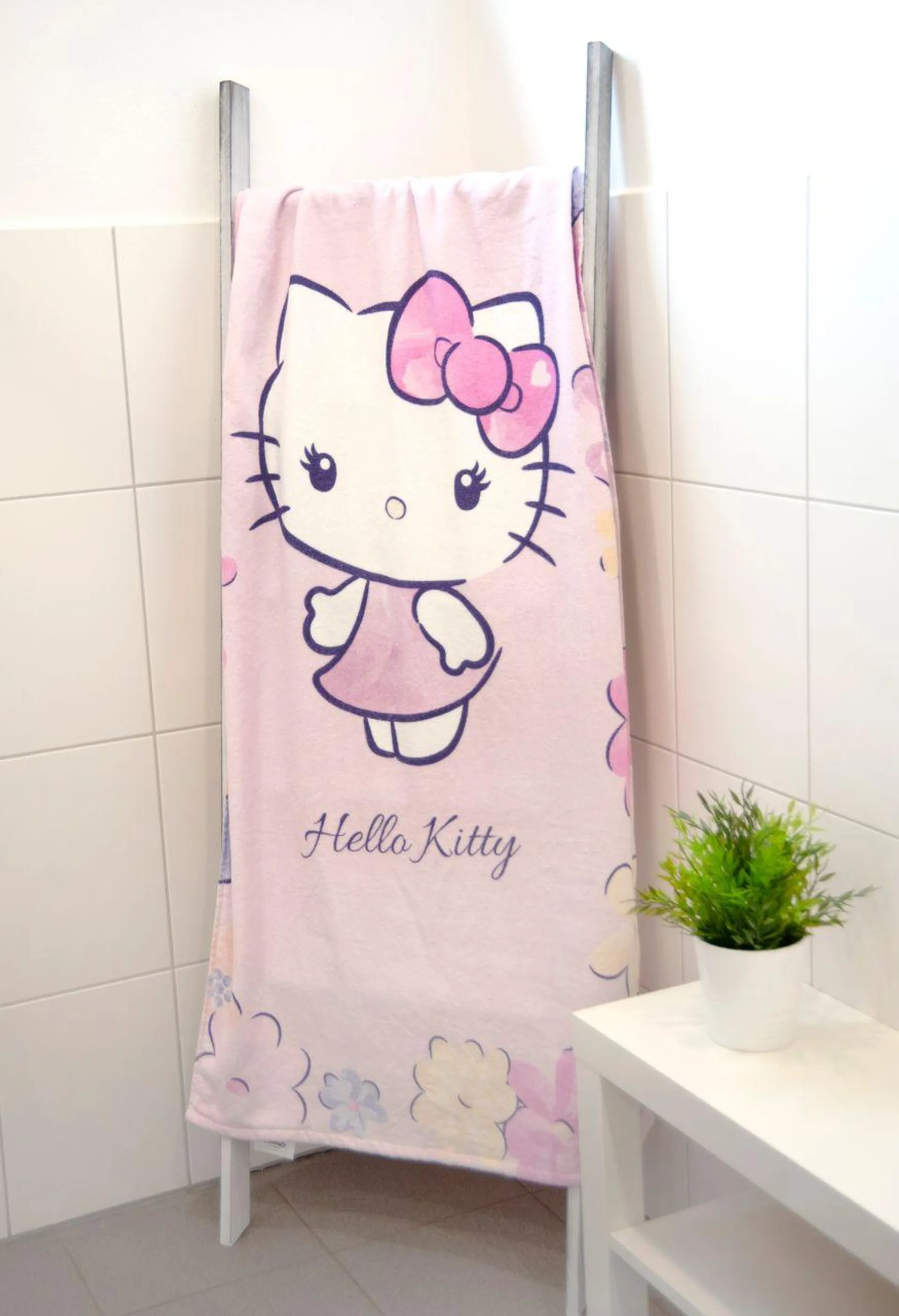 Hello Kitty Velourstuch, Größe: 150 x 75 cm