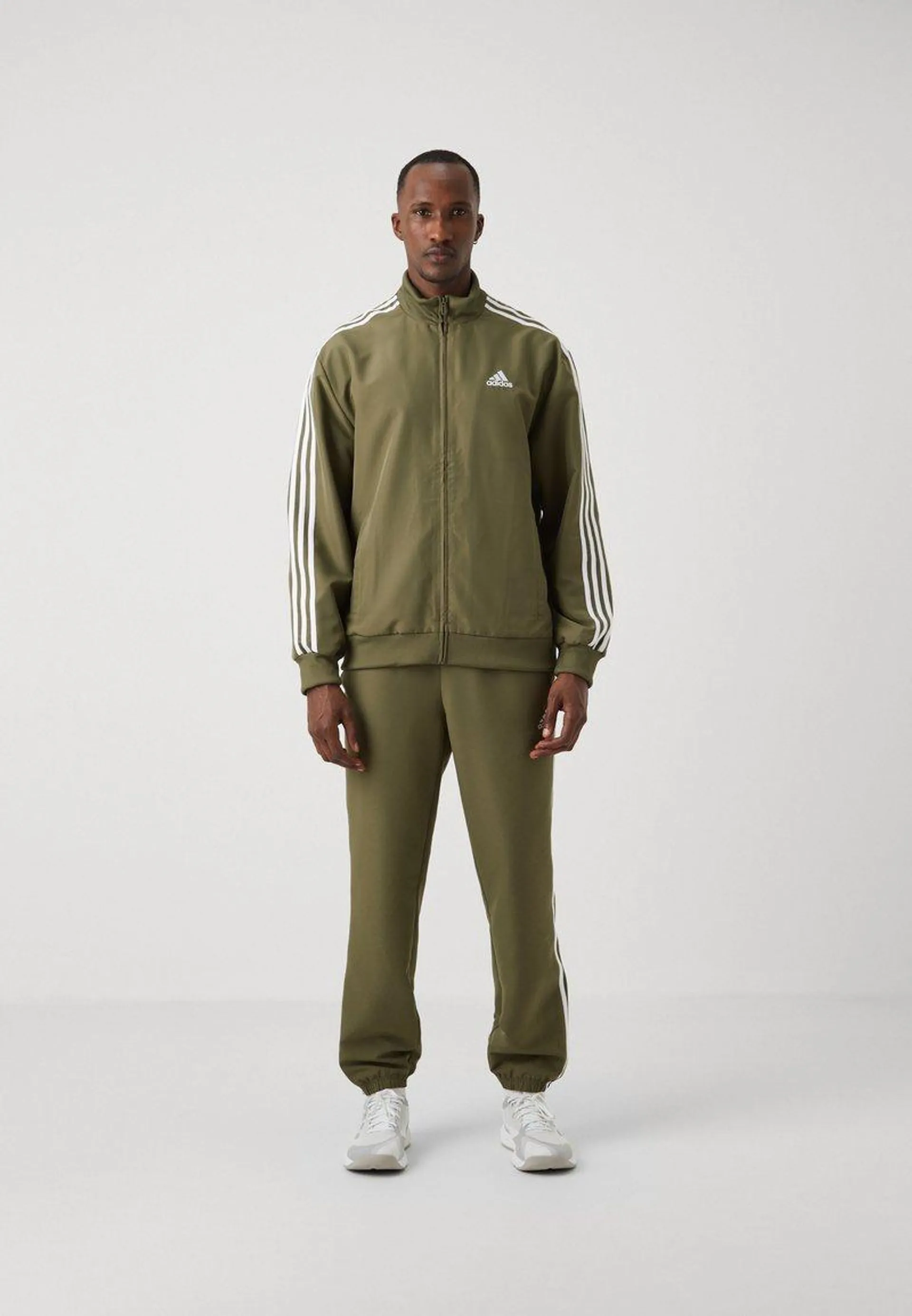 BASIC TRACKSUIT - Tracksuit - olive strata