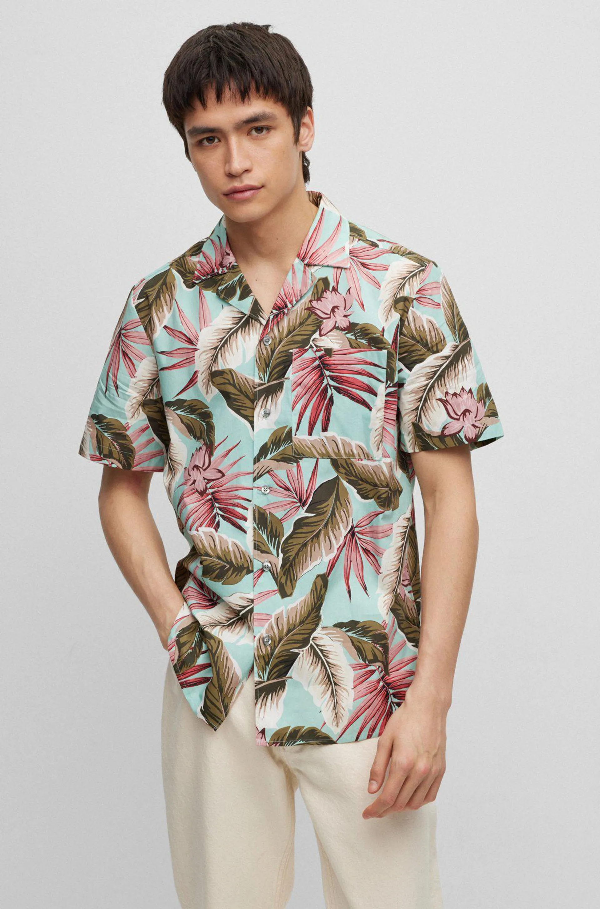 Camisa relaxed fit en popelín de algodón con estampado floral