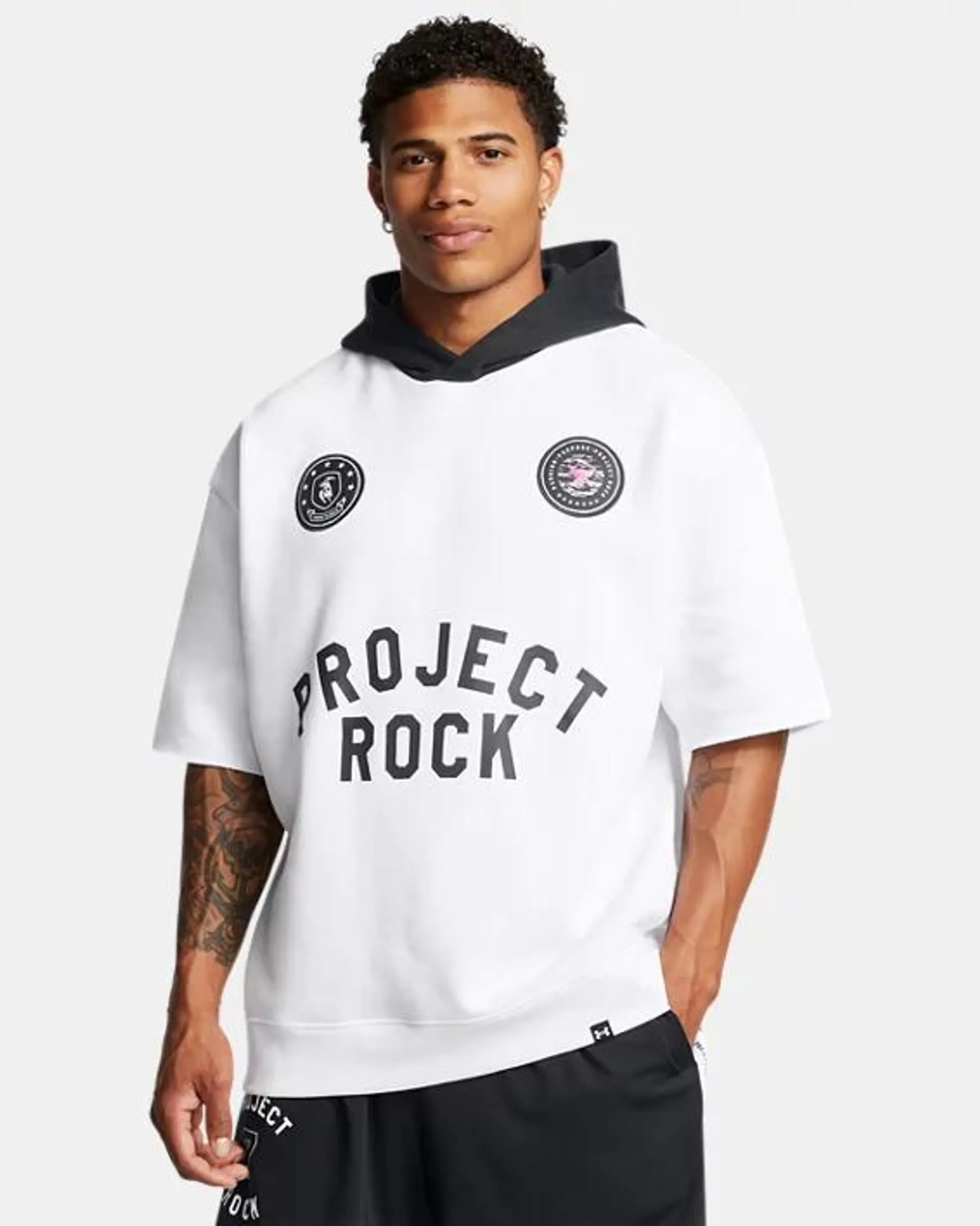 Sudadera con capucha de manga corta Project Rock Icon Fleece Badge Of Honor para hombre