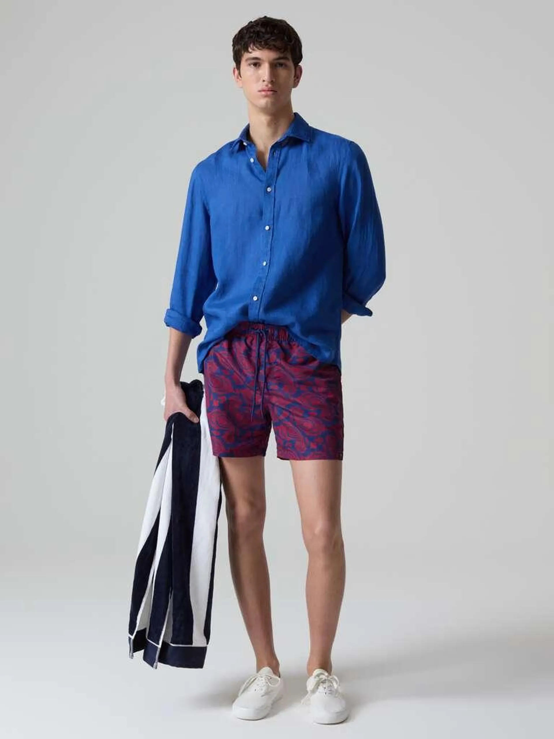 Blue/Red Bermuda swim shorts with drawstring and paisley print