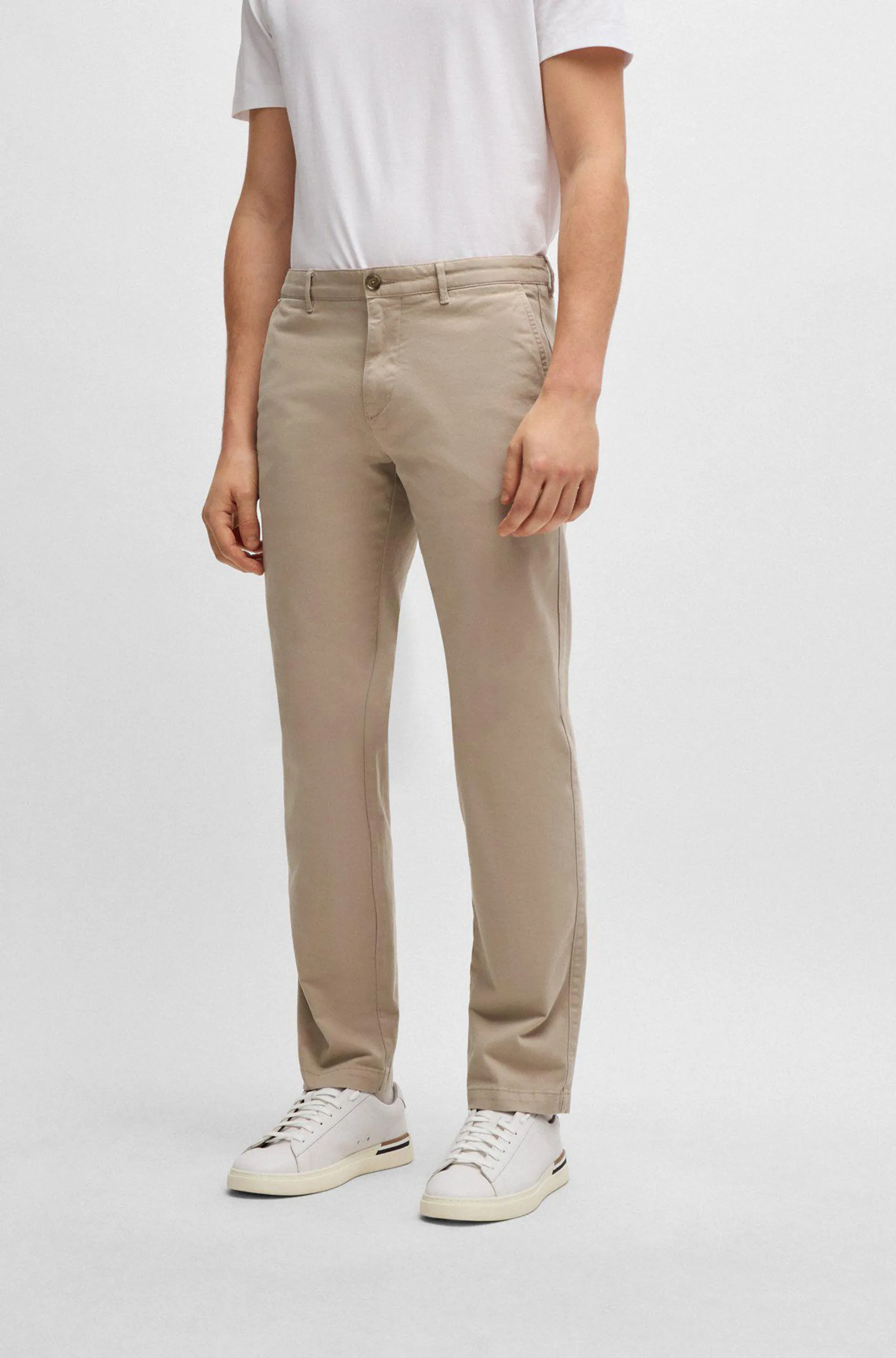 Chinos regular fit en tejido de gabardina de algodón elástico