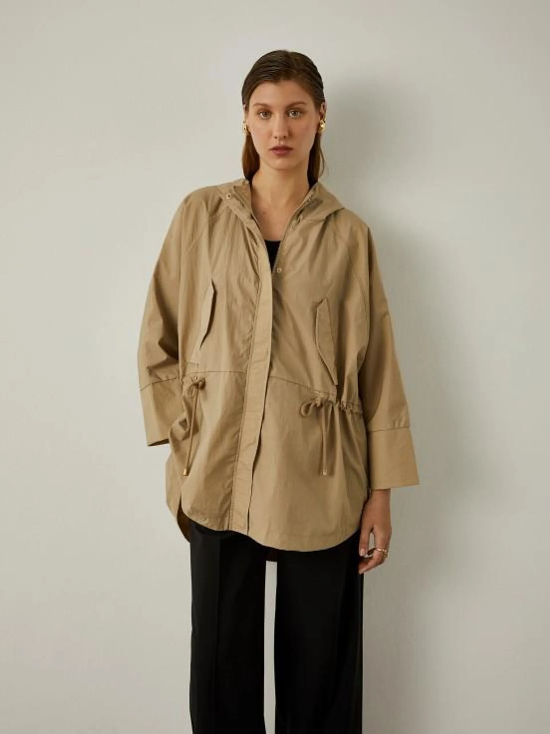 Parka oversize con capucha