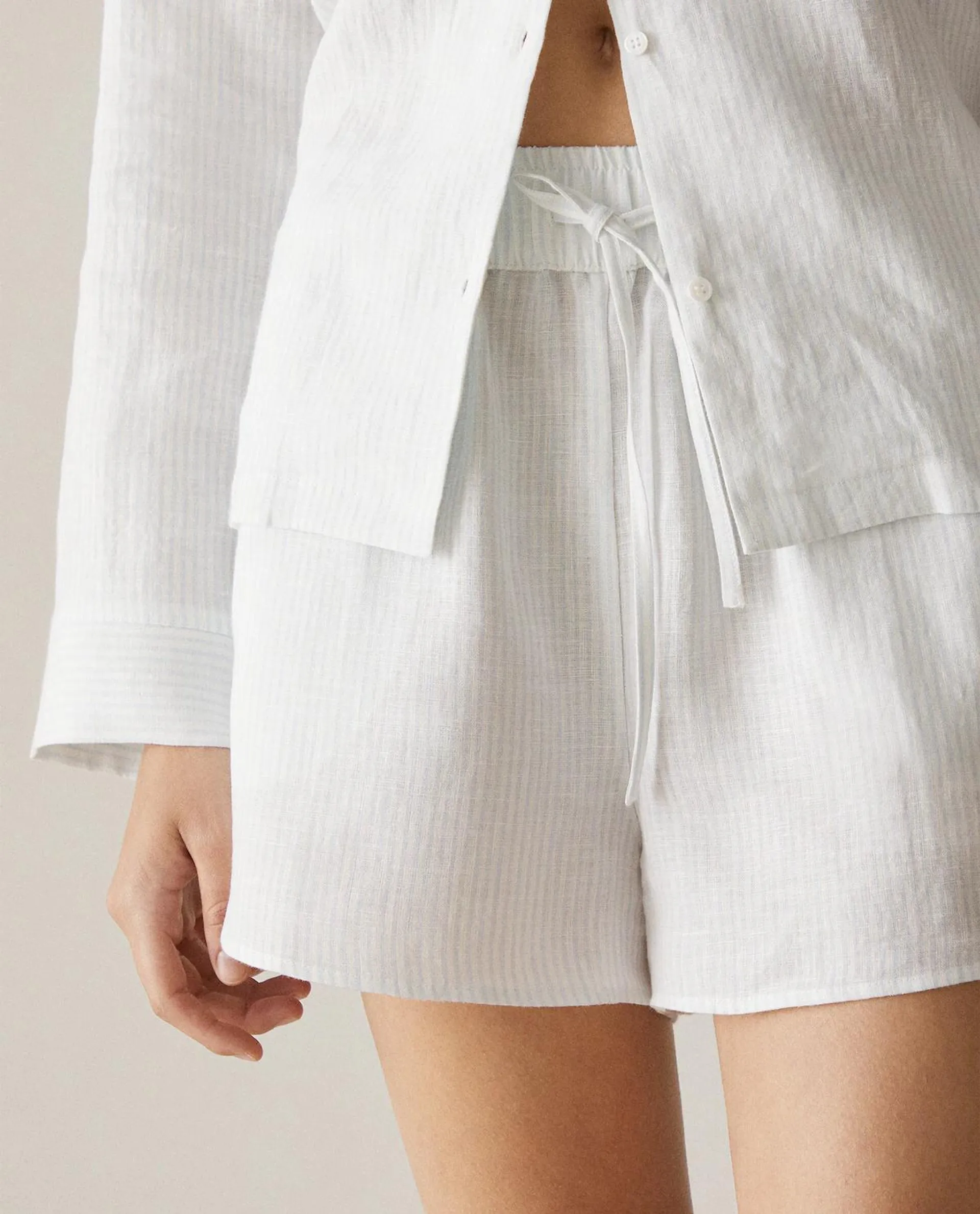 SHORT LINO RAYAS