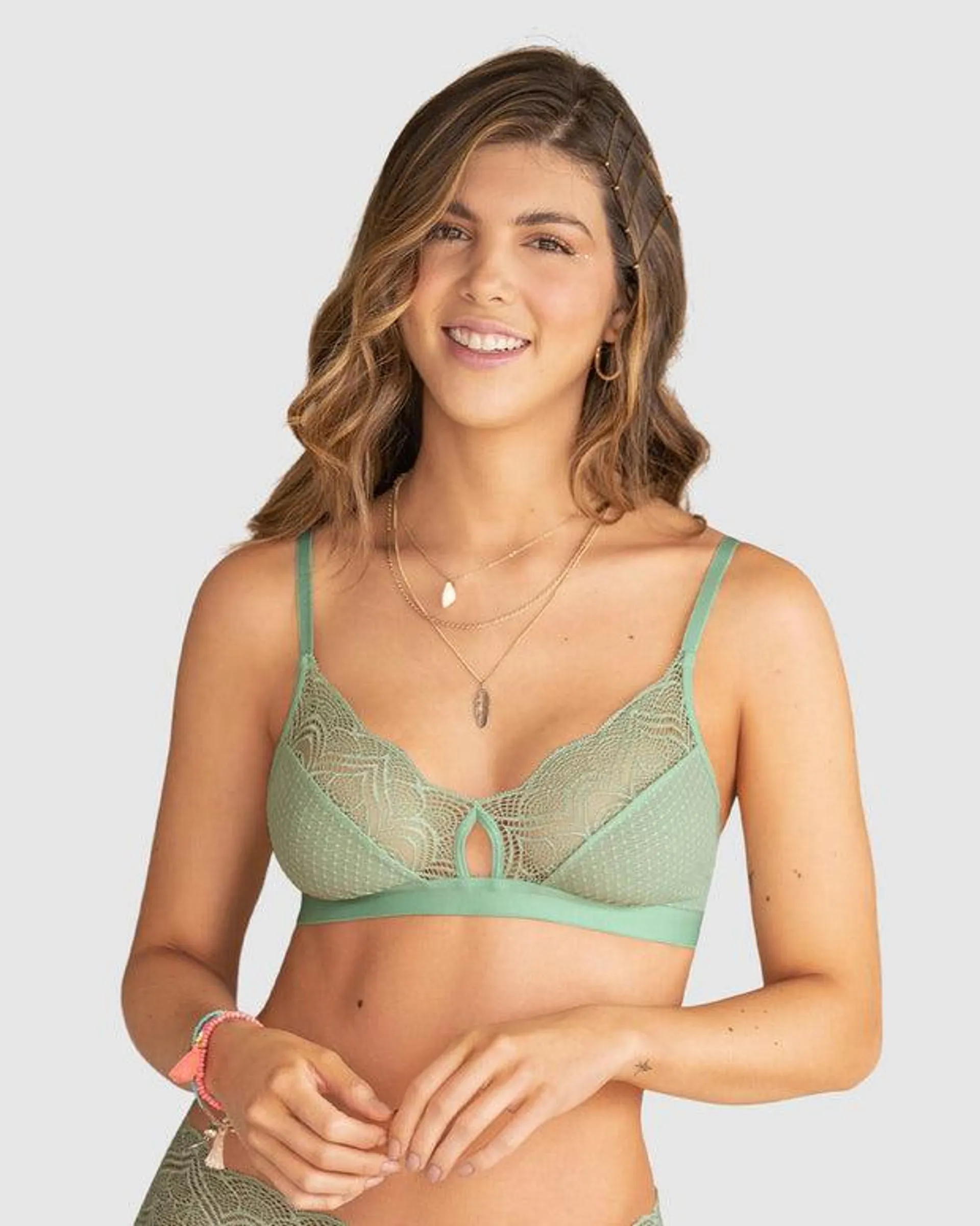 Bralette triangular en encaje y tul con detalle de ojal en escote