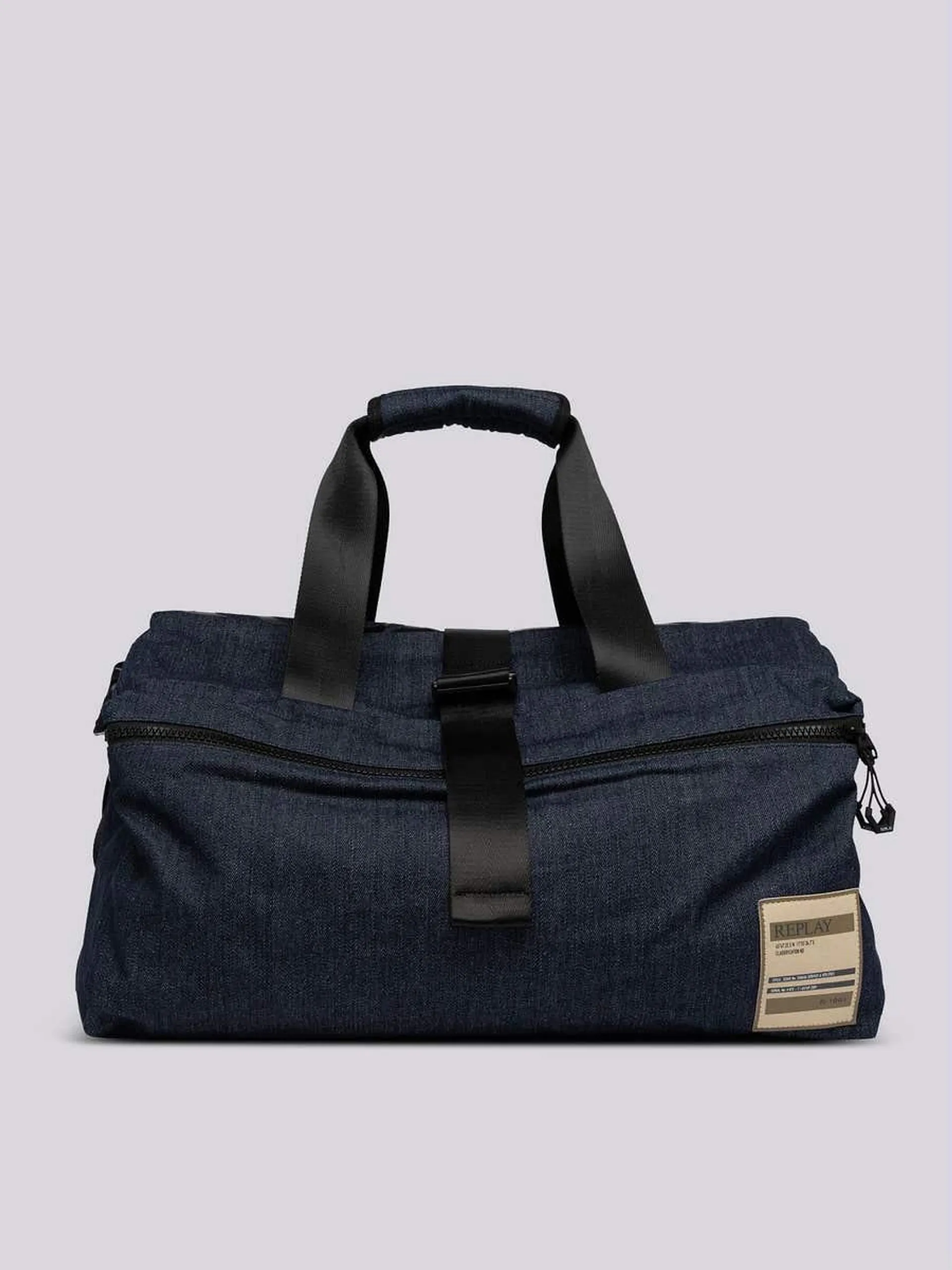 Bolso grande de raw denim con bandolera