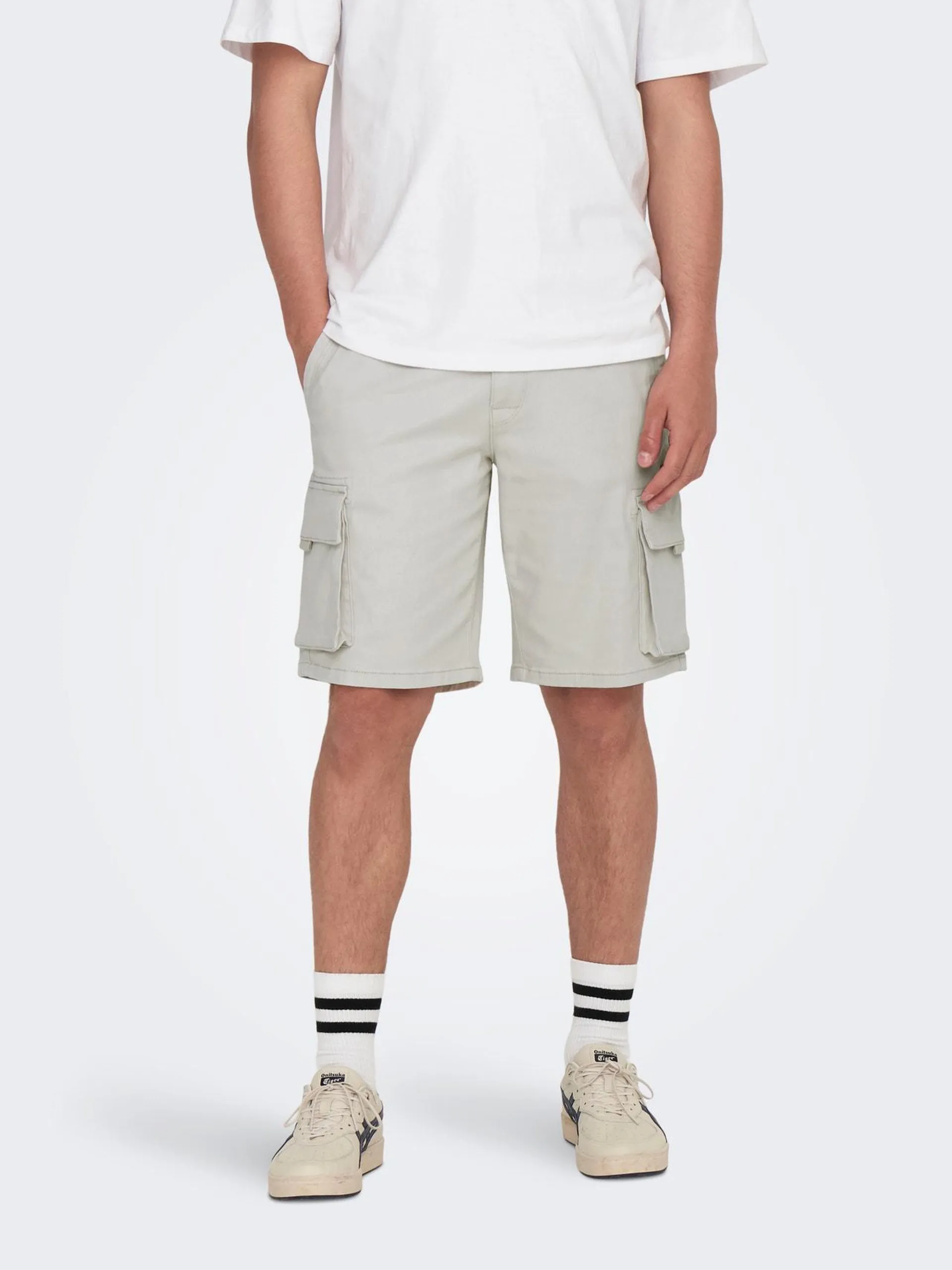 Regular fit Mid rise Shorts