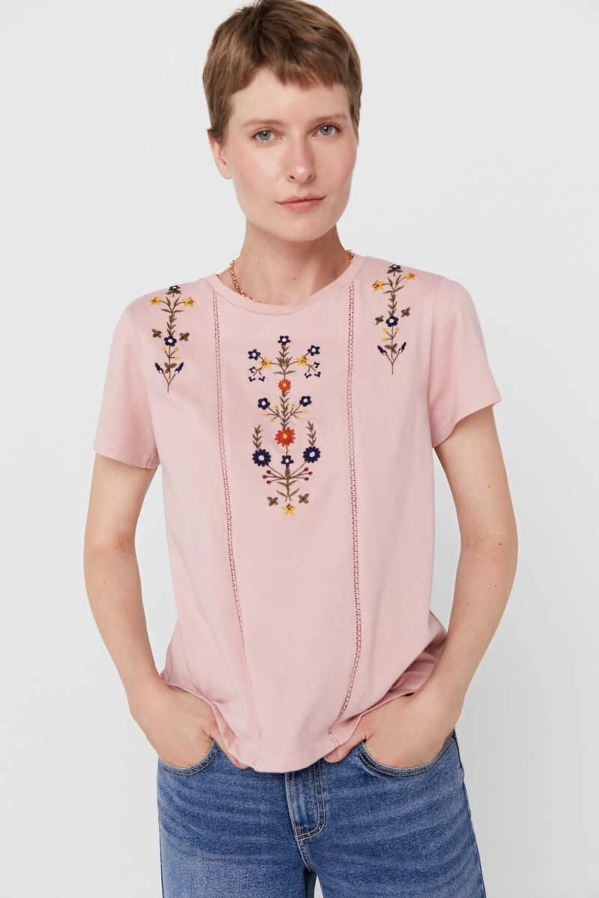 Camiseta bordados florales