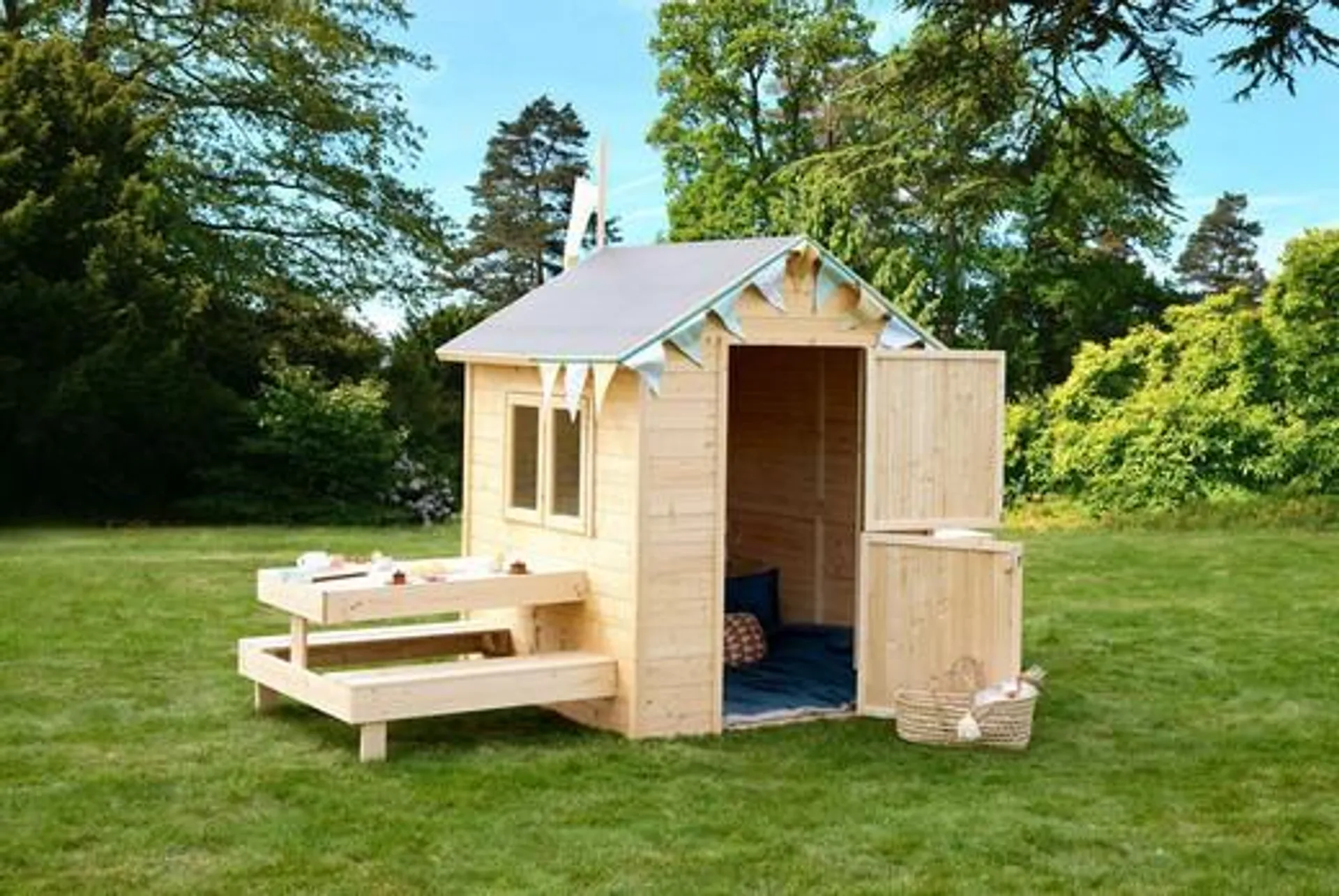 Casita de madera para niños Tiana con mesa picnic incorporada