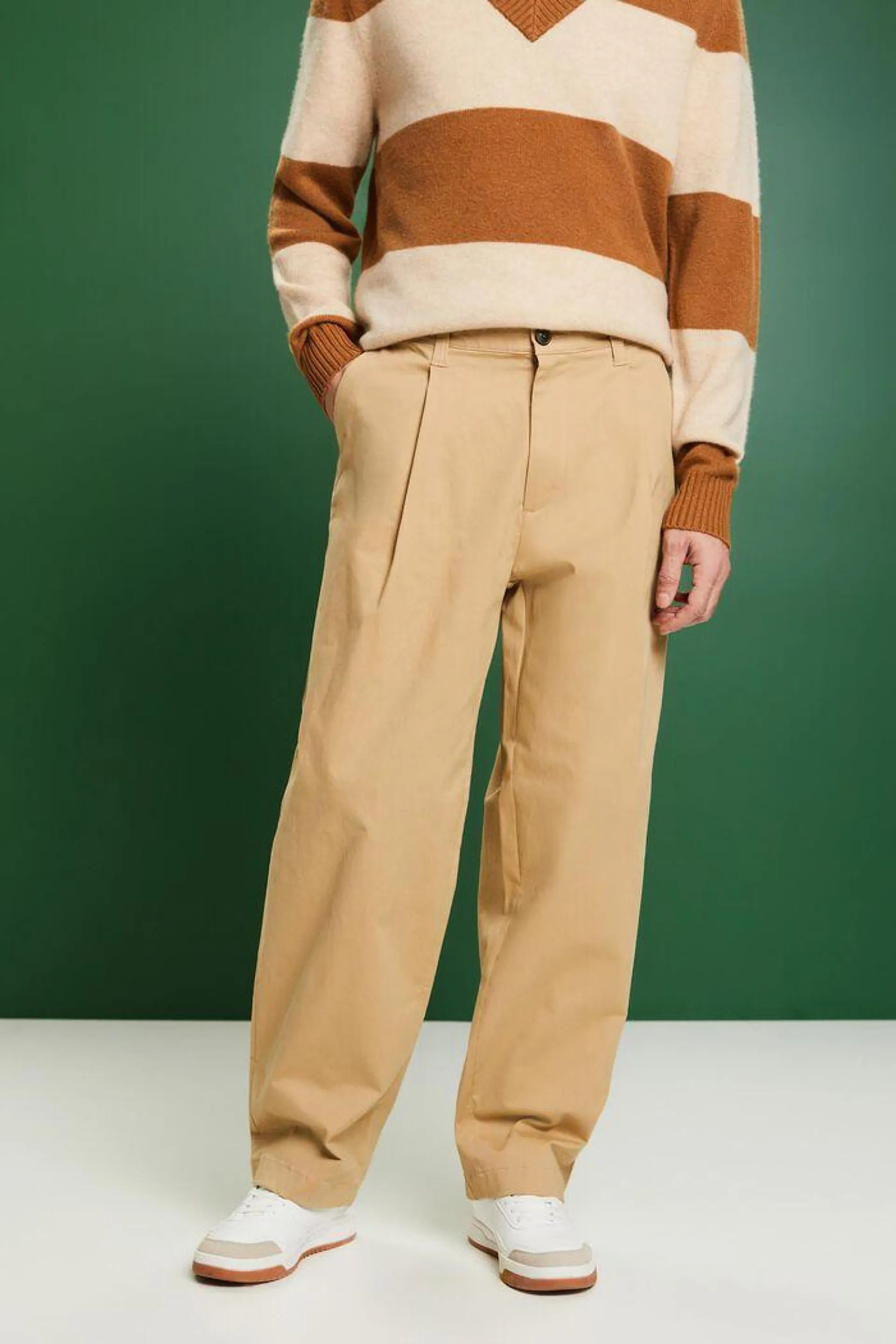 Pantalón chino de pernera amplia