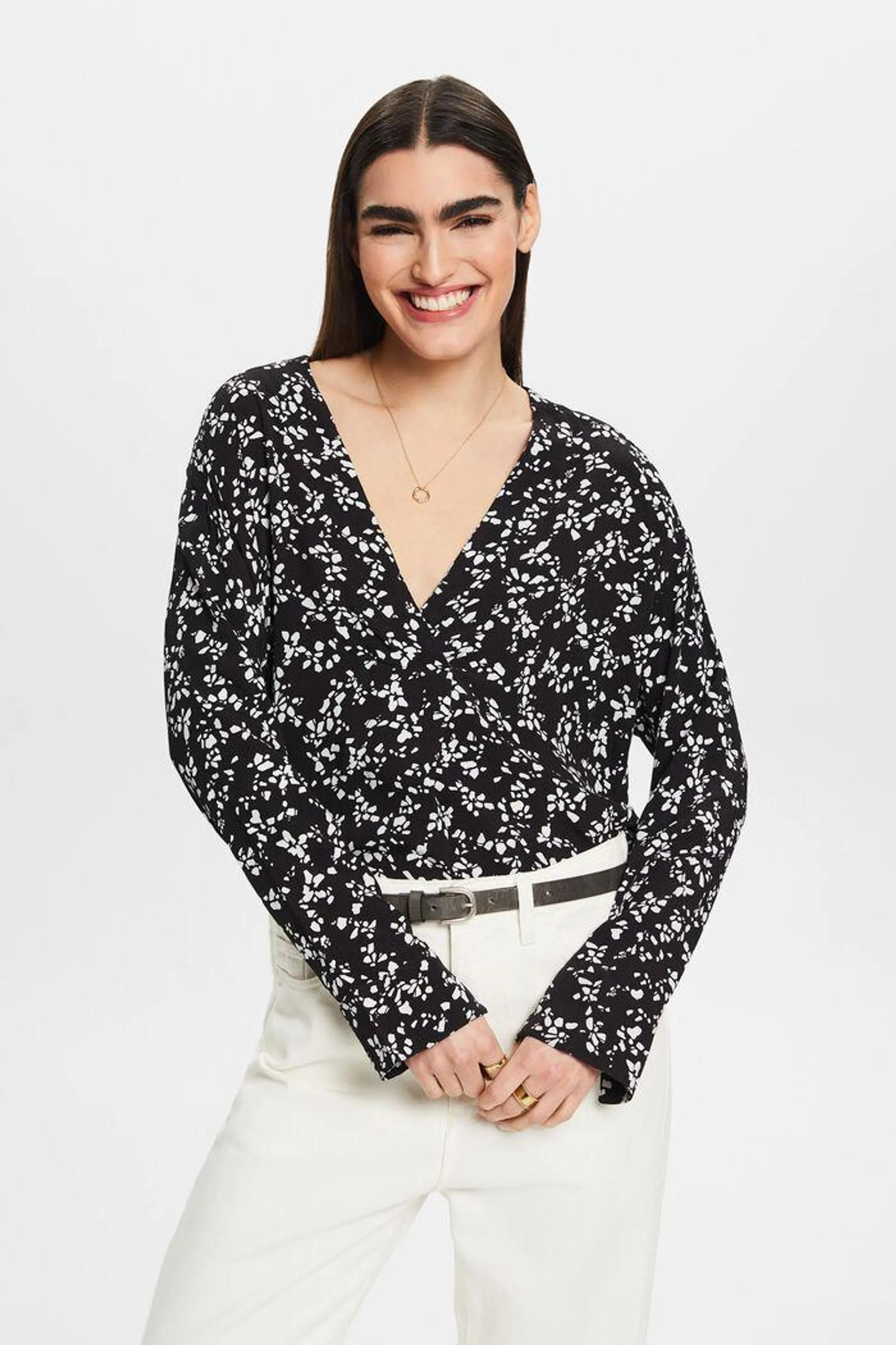 Blusa de crepé estampado con cuello en V