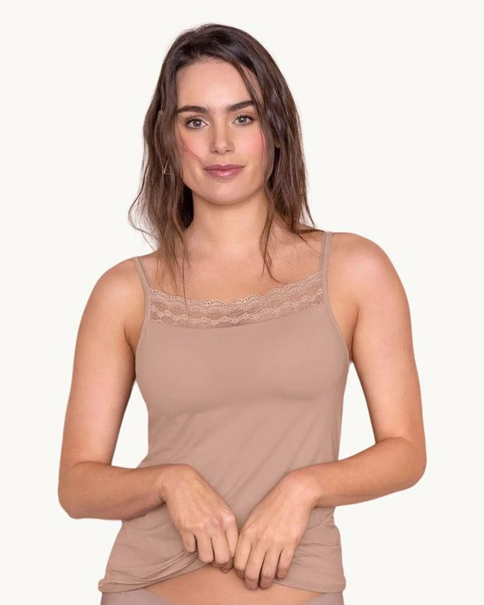 Camiseta multifuncional con buen cubrimiento de pecho ideal para prótesis de mastectomía