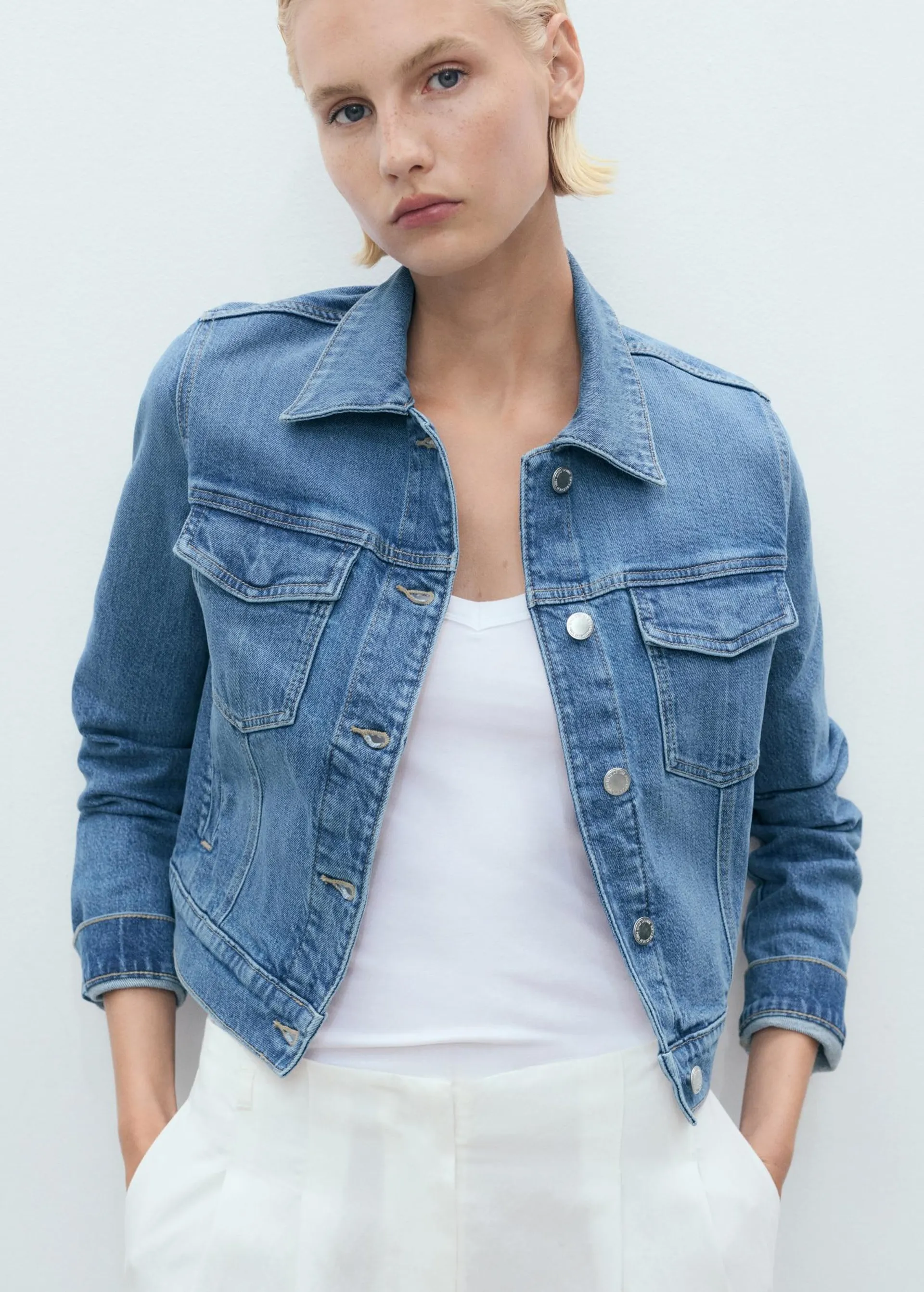 Chaqueta vaquera bolsillos