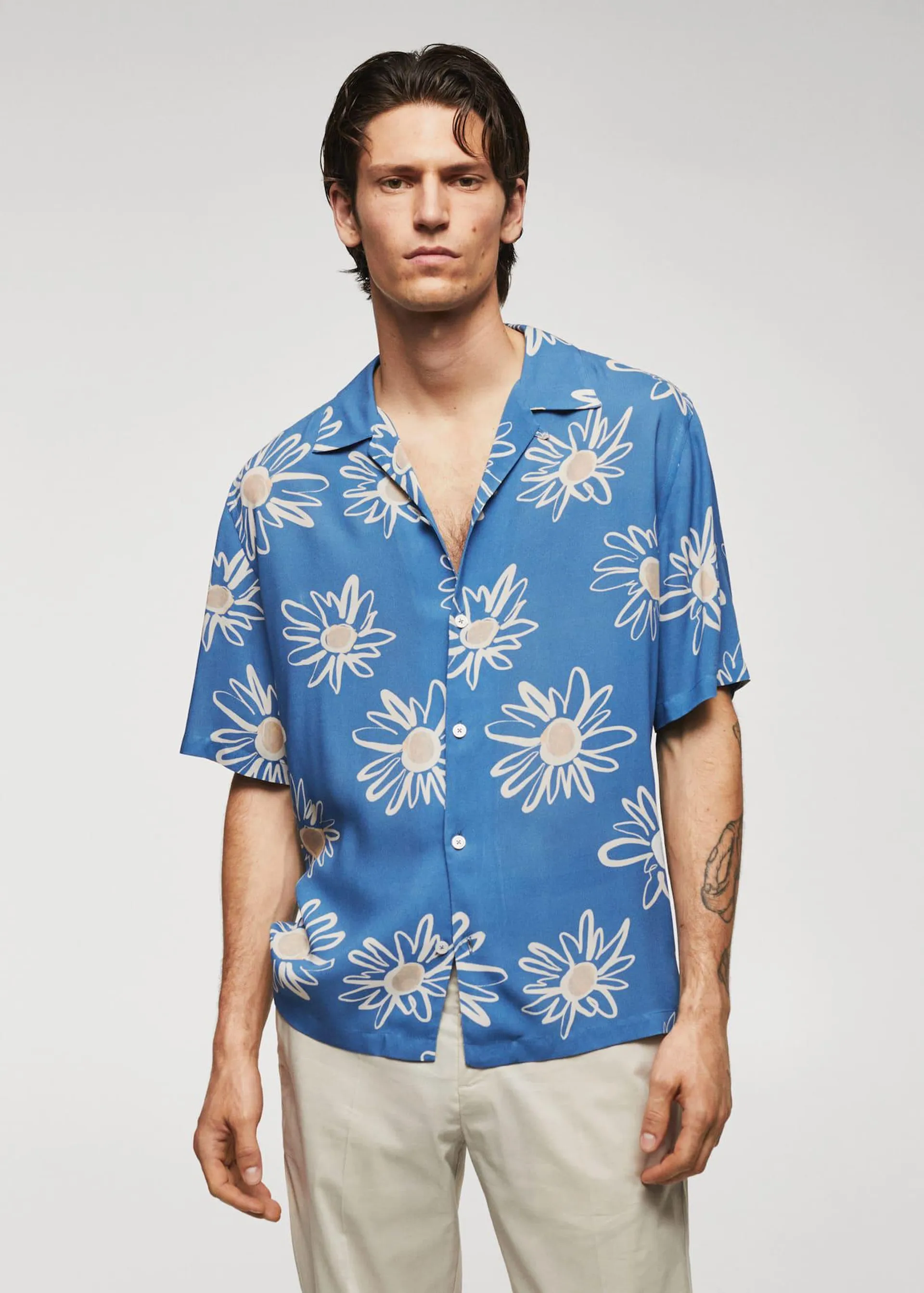 Camisa cuello bowling estampado flor