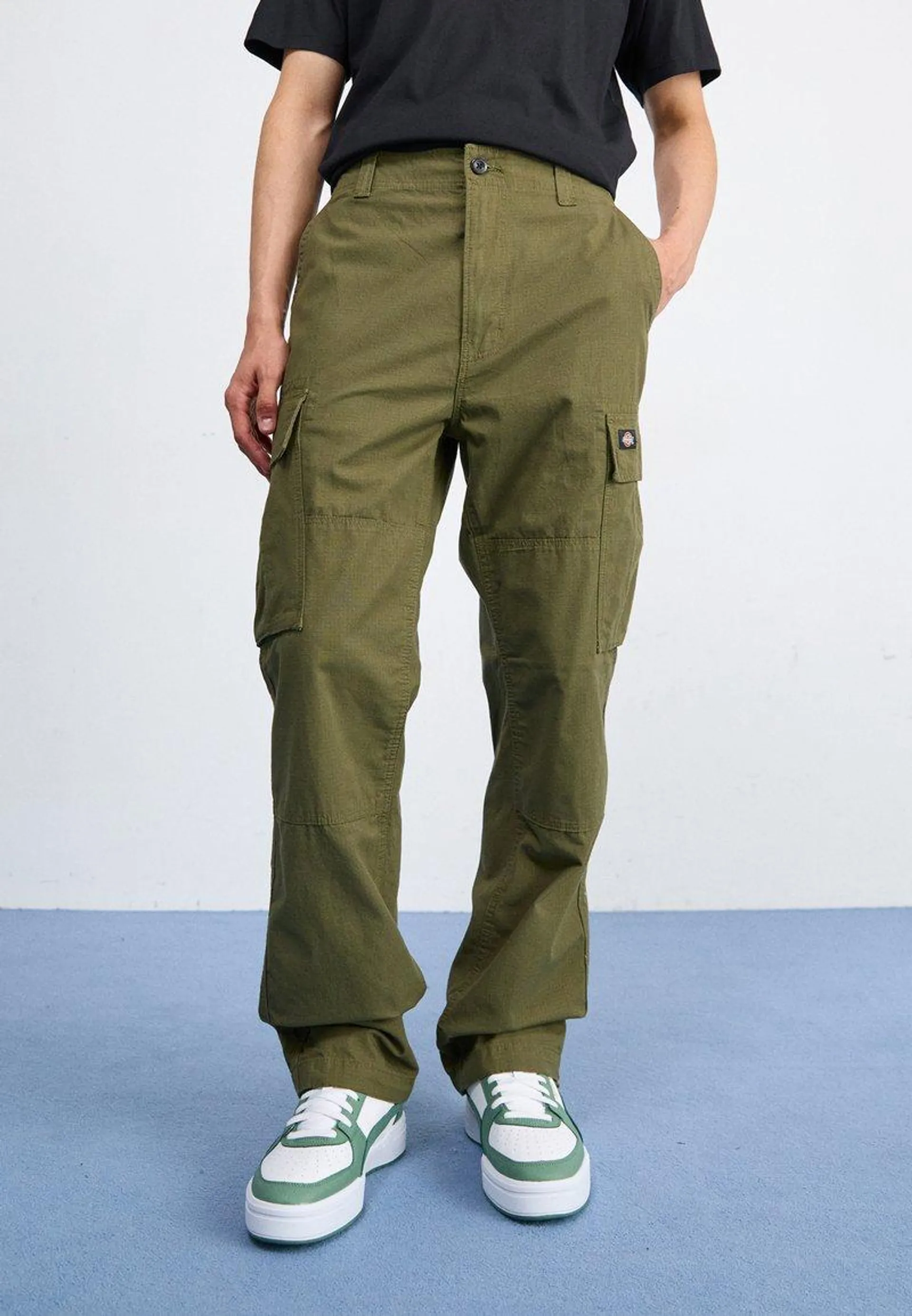 EAGLE BEND PANT - Pantalones cargo - military green