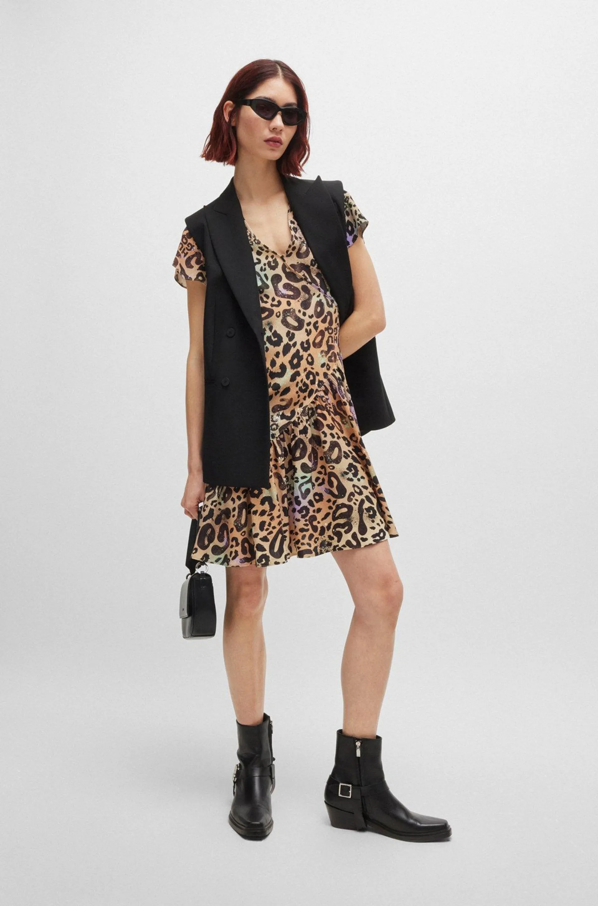 Vestido cruzado de tejido con estampado de leopardo