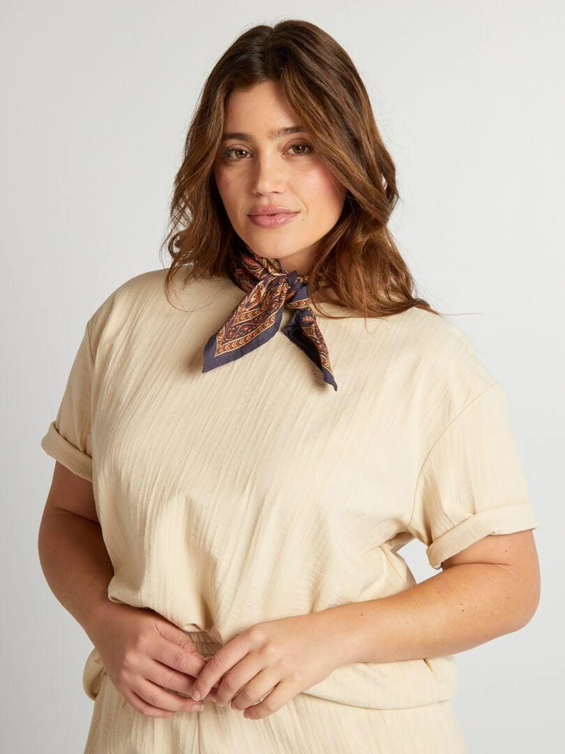 Camiseta elástica con cuello redondo - BEIGE