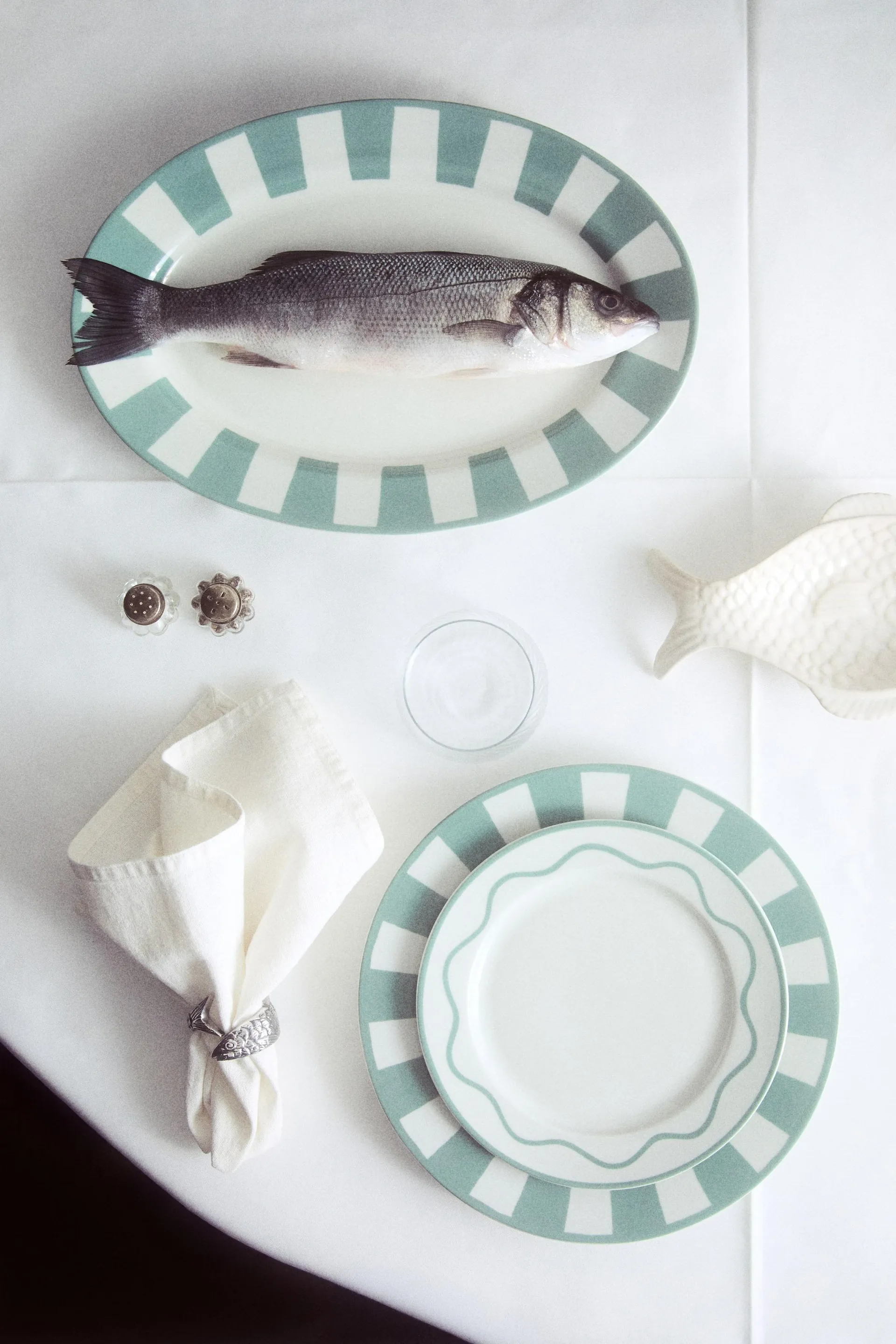 Plato mediano de porcelana