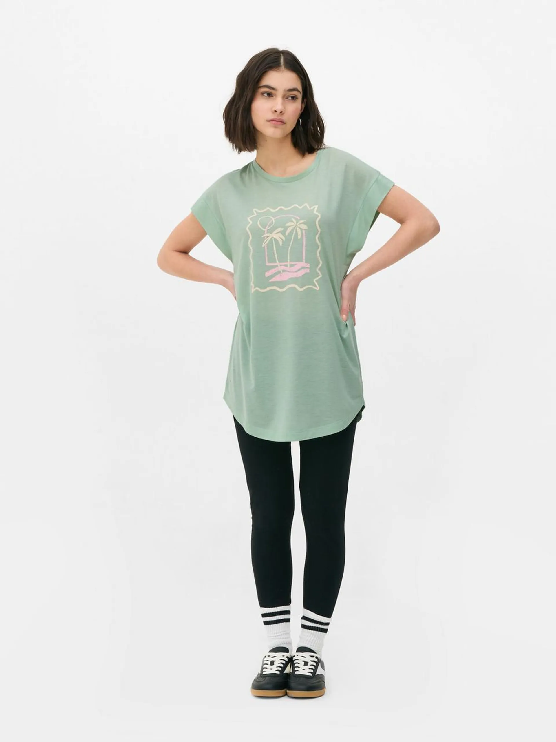 Camiseta larga con estampado gráfico