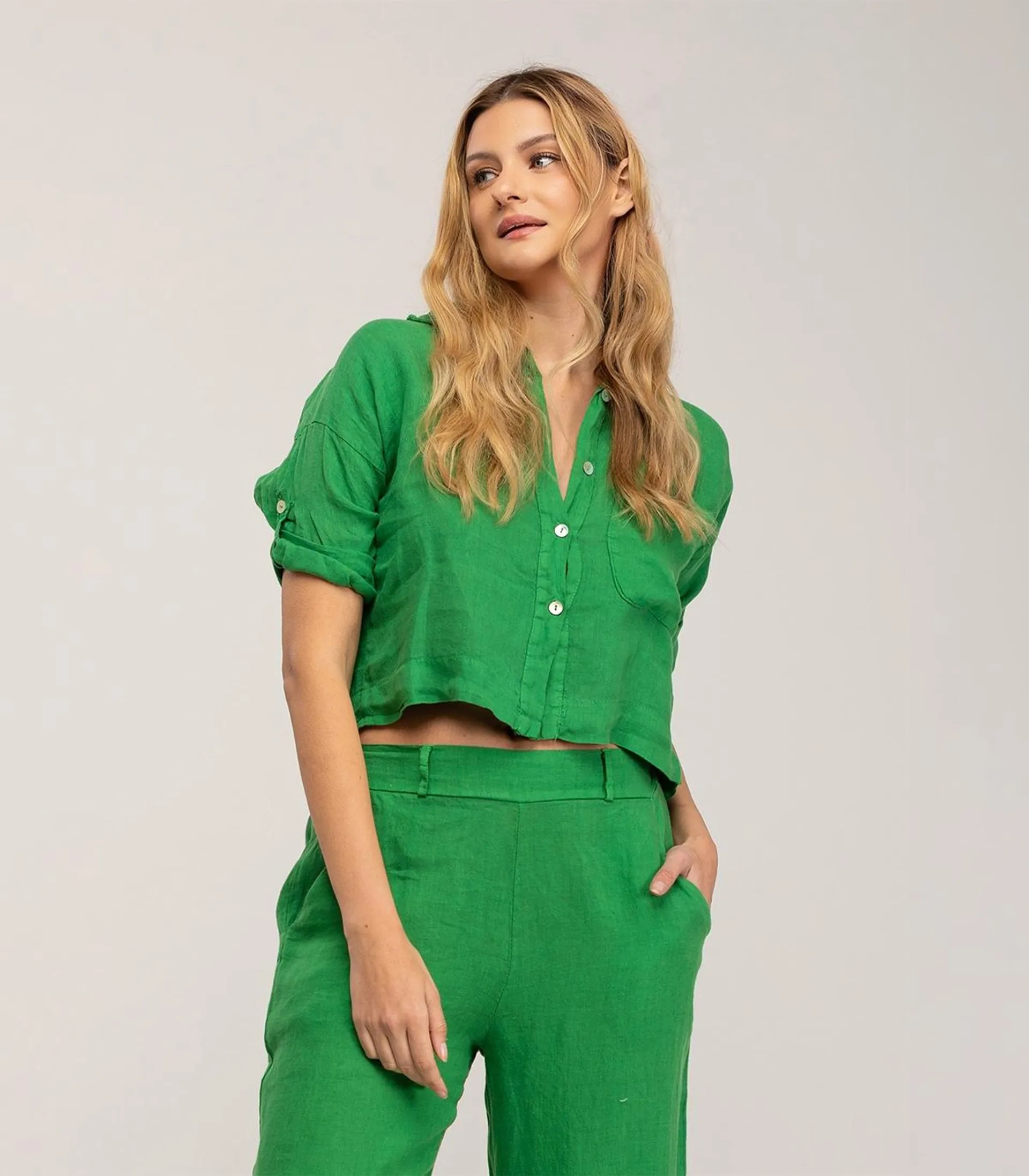 Camisa corta de lino con detalle de bolsillo y manga ajustable Green
