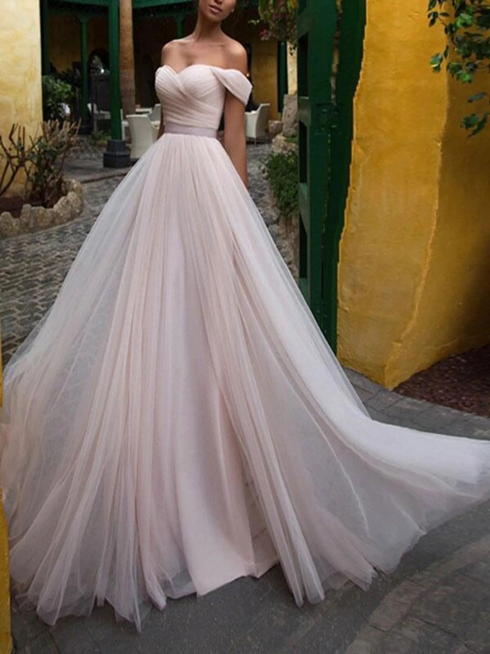 Vestidos de novia 2024 Una línea fuera del hombro Mangas cortas Fajín Escote corazón Vestidos de novia