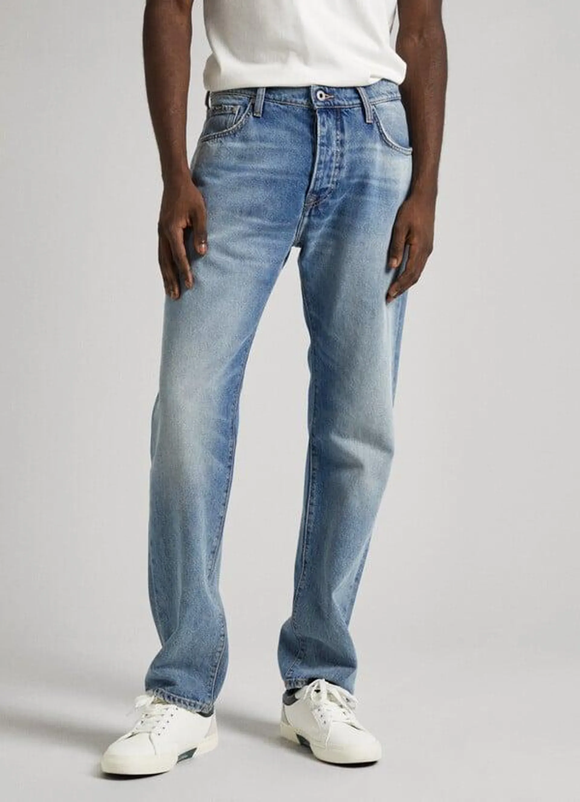 JEANS FIT RECTO Y TIRO REGULAR - BYRON