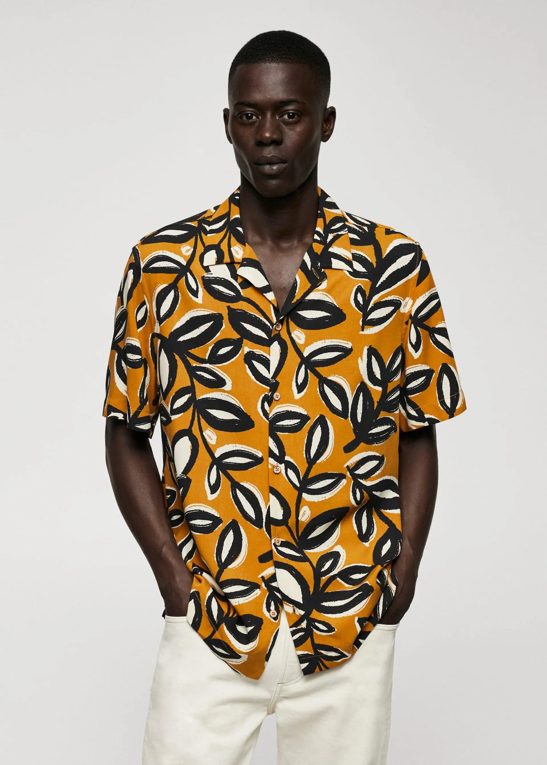 Camisa fluida estampado hojas